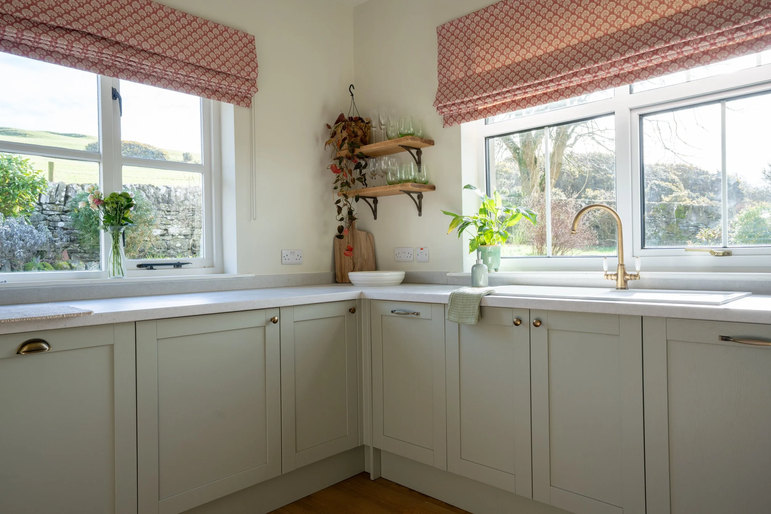 Fully fitted and new kitchen 