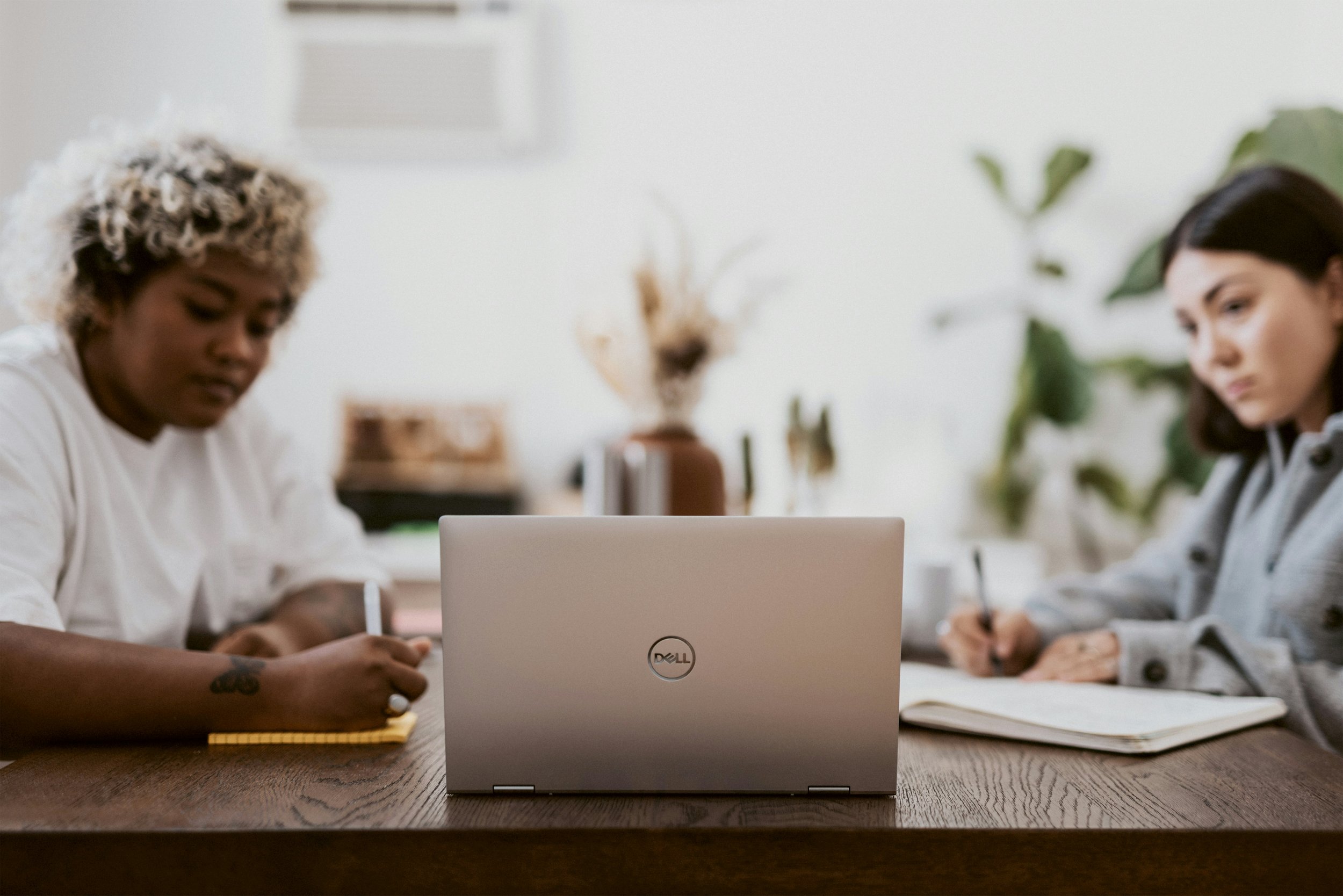windows-dfJEXZFlHGQ-unsplash.jpg
