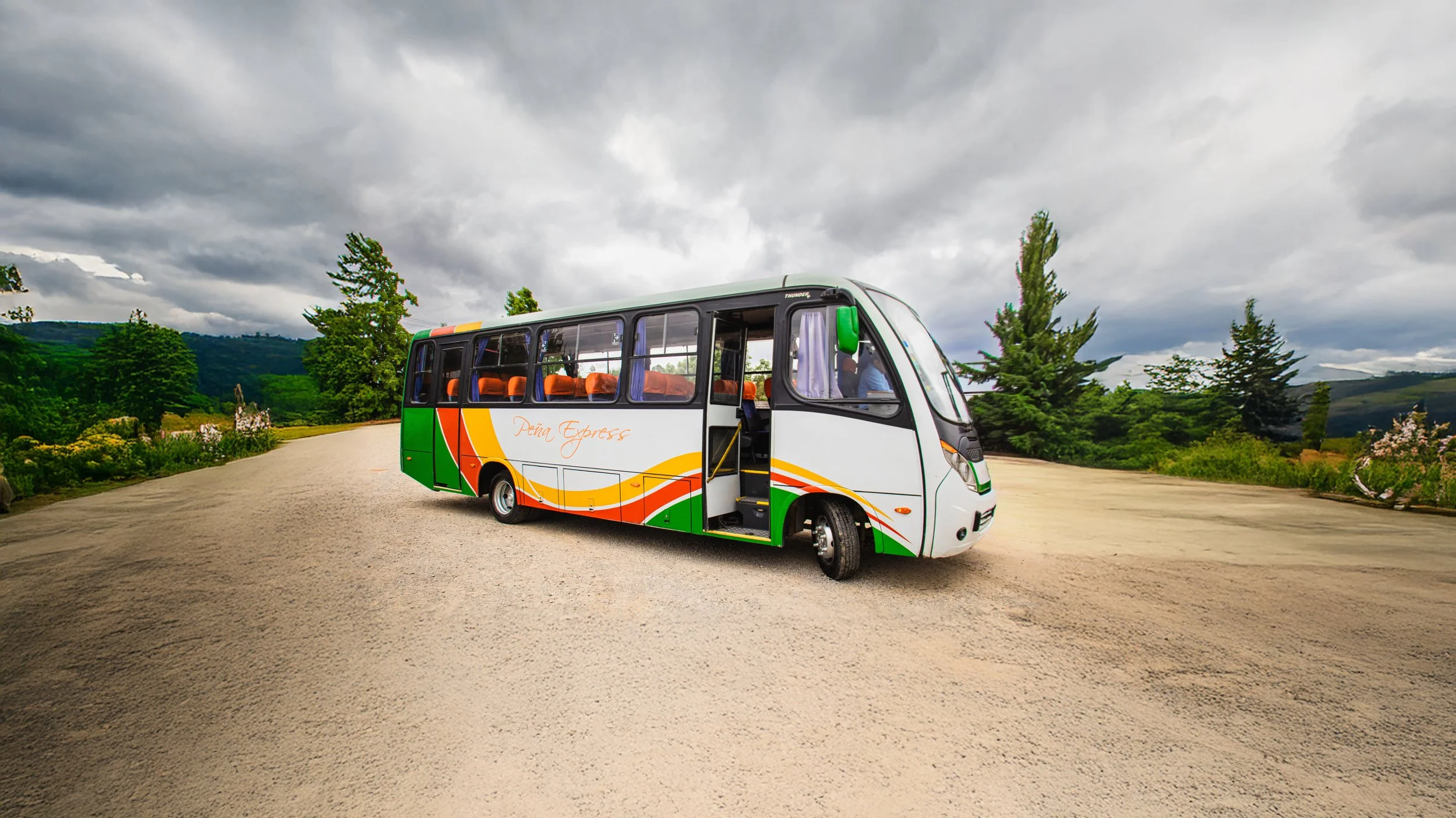 <strong>Mini Bus</strong><br> <span>30 a 35 pasajeros</span>