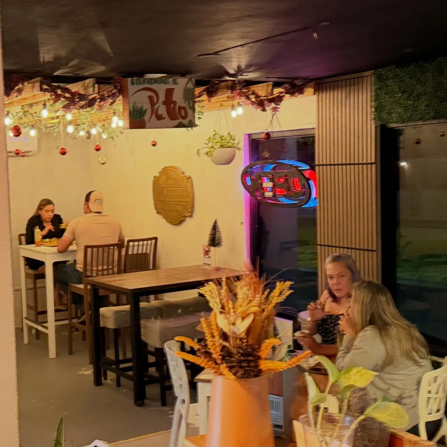 Un ambiente tranquilo, buena m&uacute;sica y excelente c&oacute;moda mexicana. @misterflauta @haciendacarrion