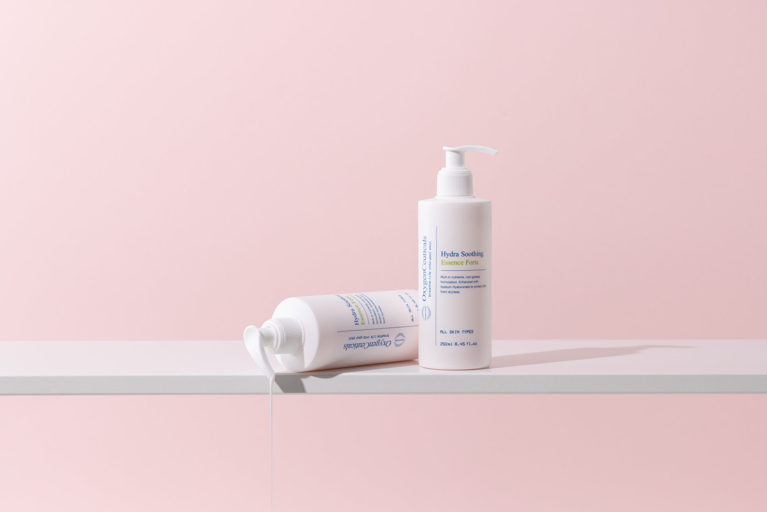 Esencia facial intensamente hidratante y calmante, desarrollada para restaurar la hidratación profunda, aliviar sensibilidad, enrojecimiento o irritación, y reforzar la barrera cutánea.