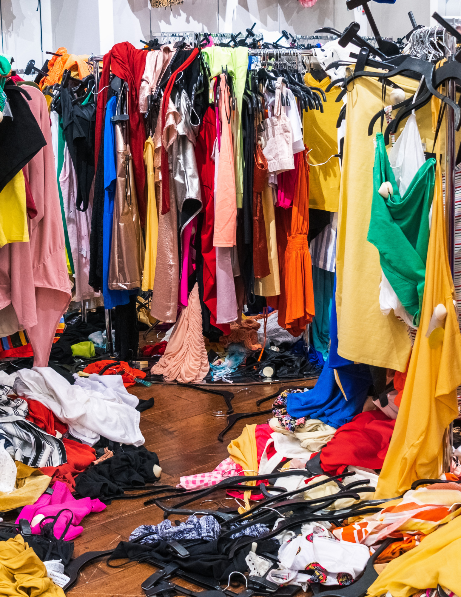FAST FASHION VERSE COUTURE