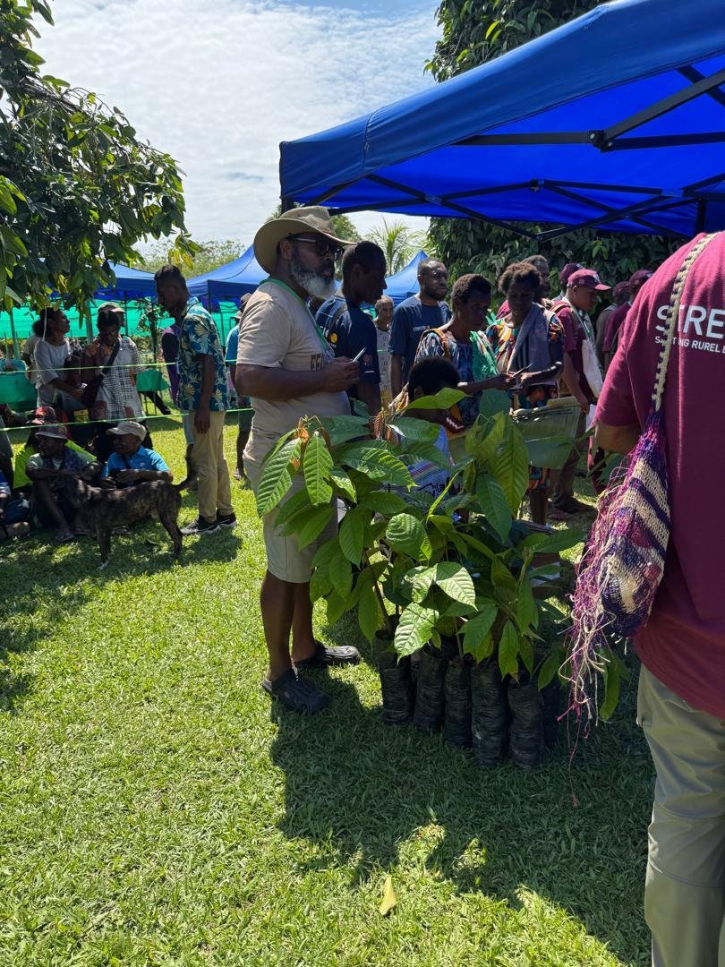 Federice-Estates-employee-at-booth-Hawain-Training-event-Federice-Estates