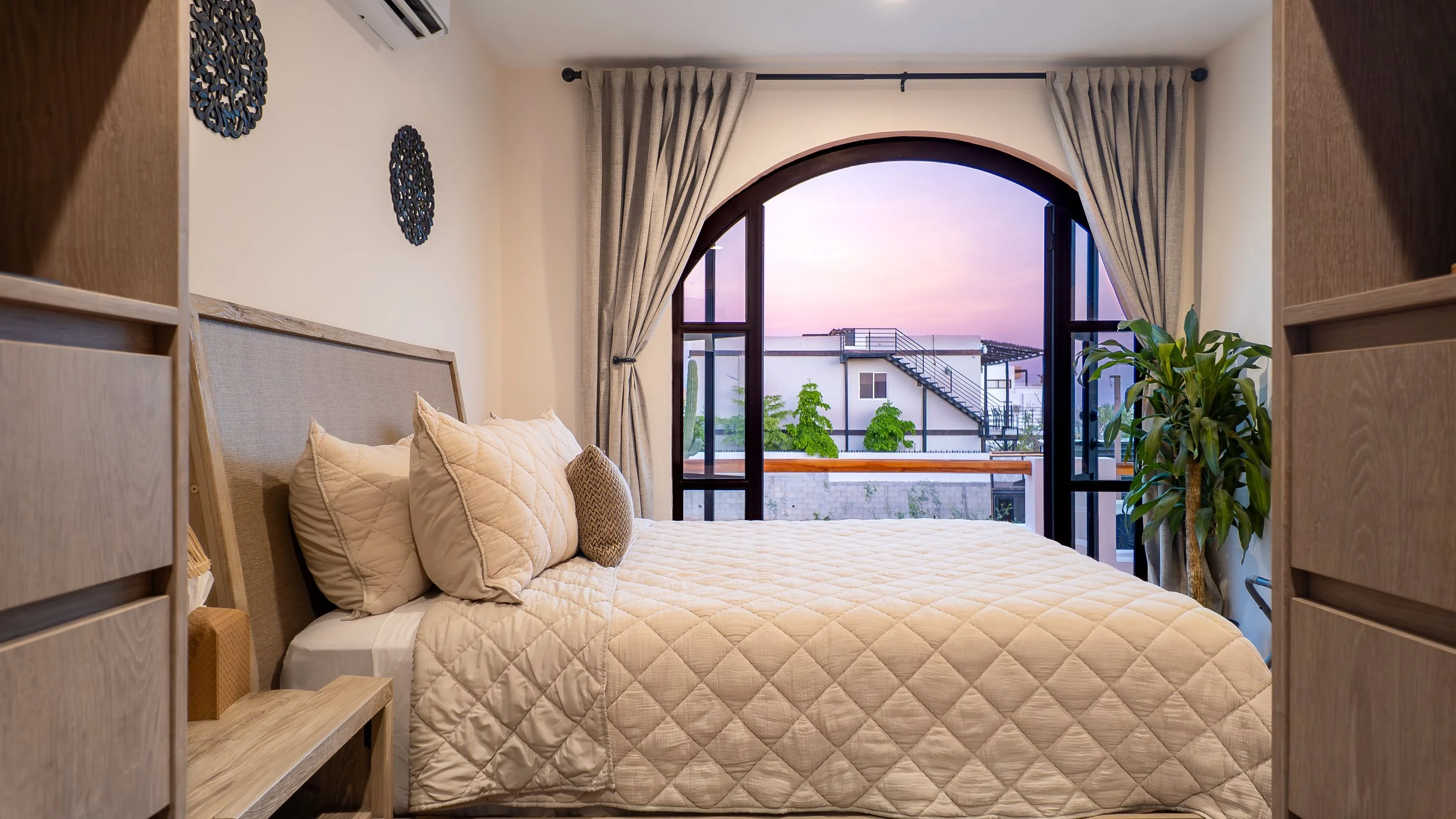 Master Bedroom-15.jpg