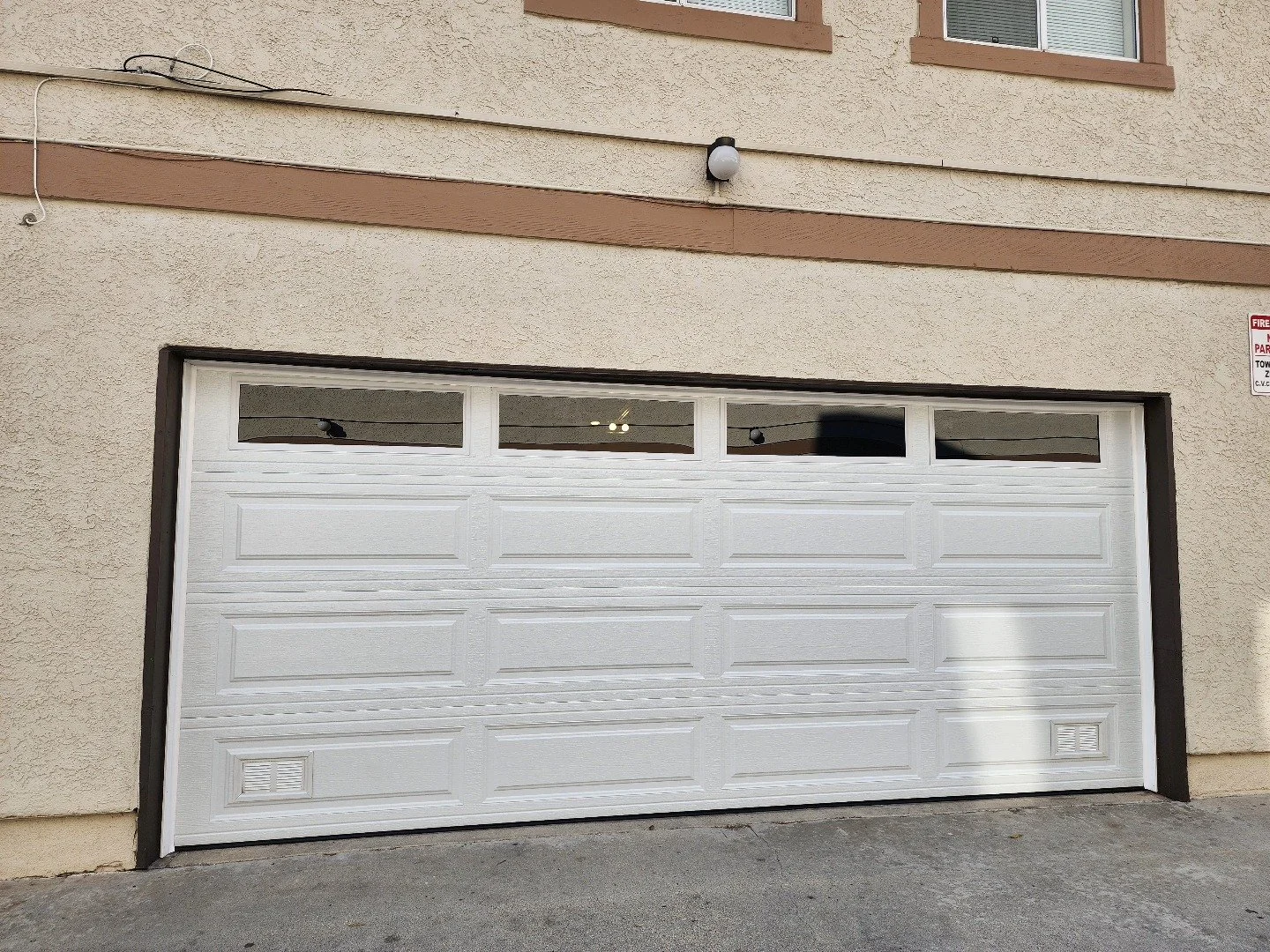 Garage door 24/7 installation/repair  openers door/ broken spring/ cables out/ estimate free lic. #1054005 contact. 
Espa&ntilde;ol-626-539-6739 
English-626-975-1364 
we have 23 years of experience l have a guaranteed  work 
we accept  cash card pay