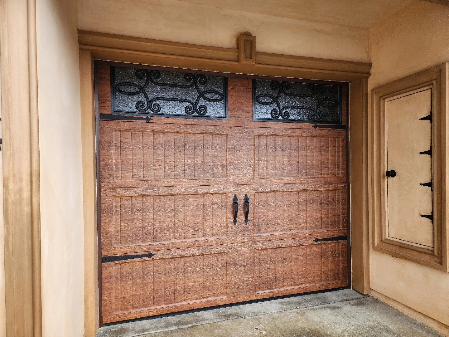 Garage door 24/7 installation/repair  openers door/ broken spring/ cables out/ estimate free lic. #1054005 contact. 
Espa&ntilde;ol-626-539-6739 
English-626-975-1364 
we have 23 years of experience l have a guaranteed  work 
we accept  cash card pay