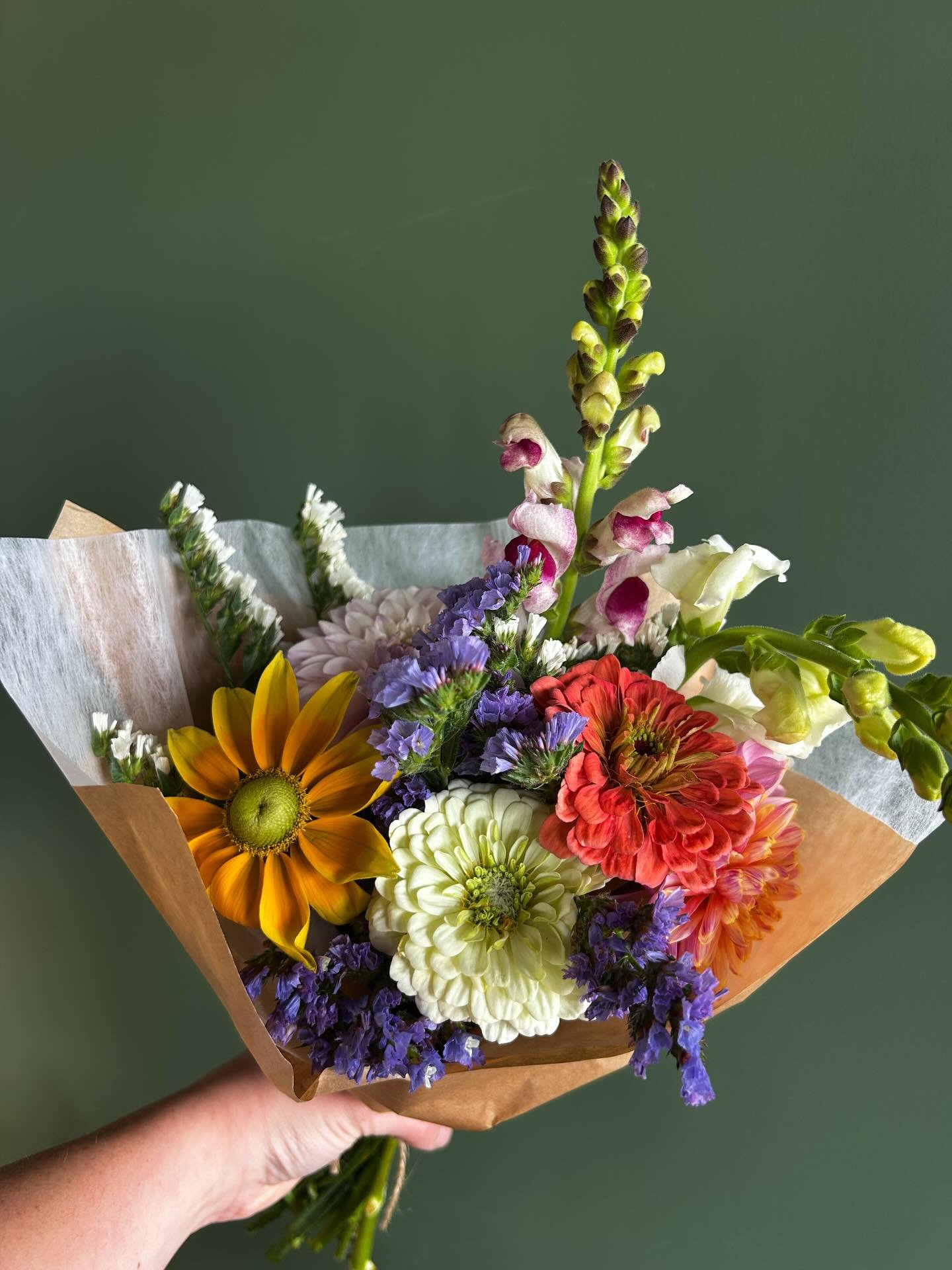 Fresh flowers dropped off to Flax &amp; Co in Prestons this morning ☕️🌸

Pop by Thu-Sun to collect yourself a little bunch of happiness 💕
