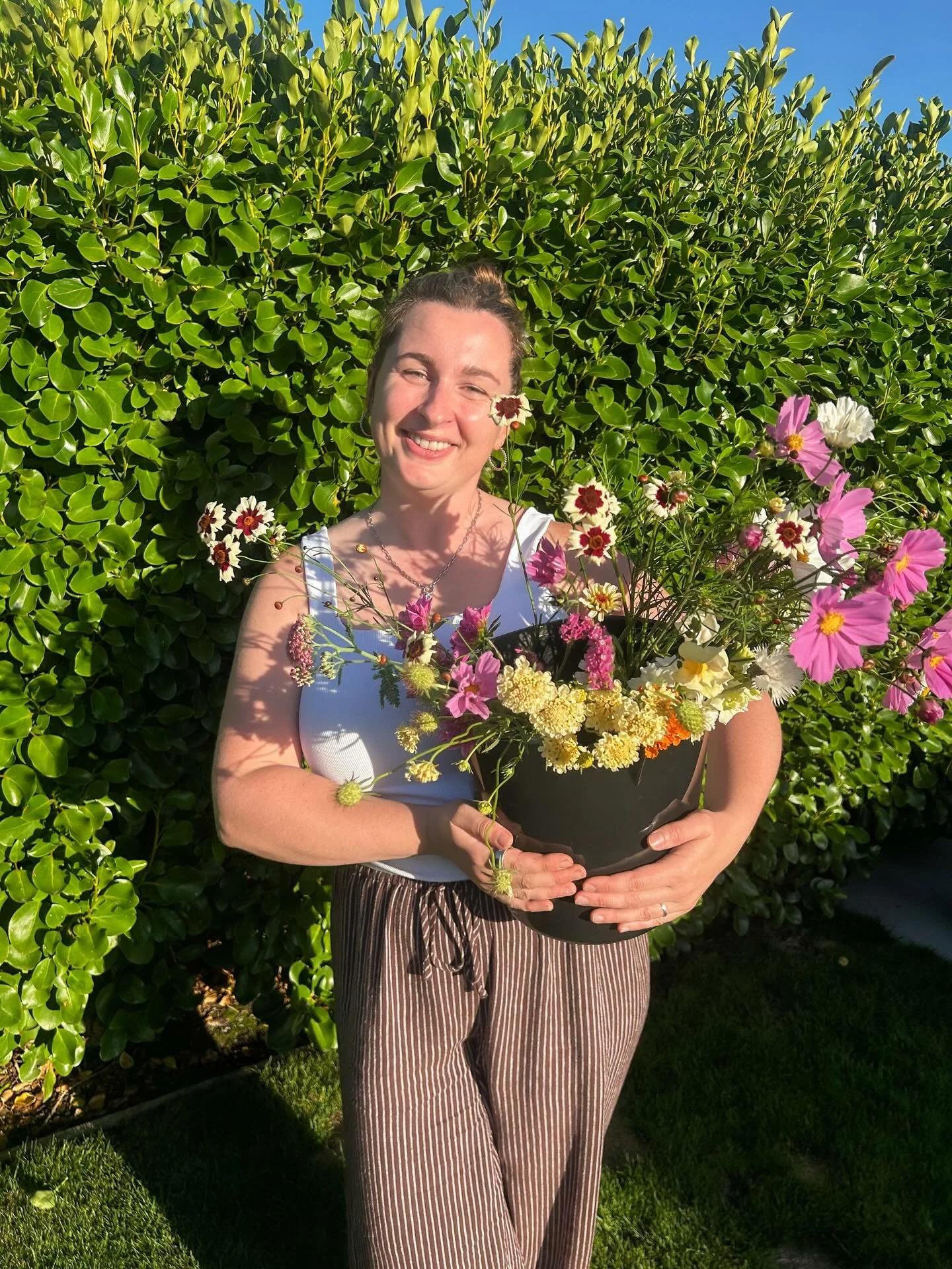 These are a few of my favourite things 💖💐
1. Sunshine &amp; picking 
2. Bees at work
3. @floralcollectivecanterbury 
4. Marigolds! Slowly winning me over 
5. Whatever this messy but cute flower is 
6. Our new @megacanterbury Prestons!