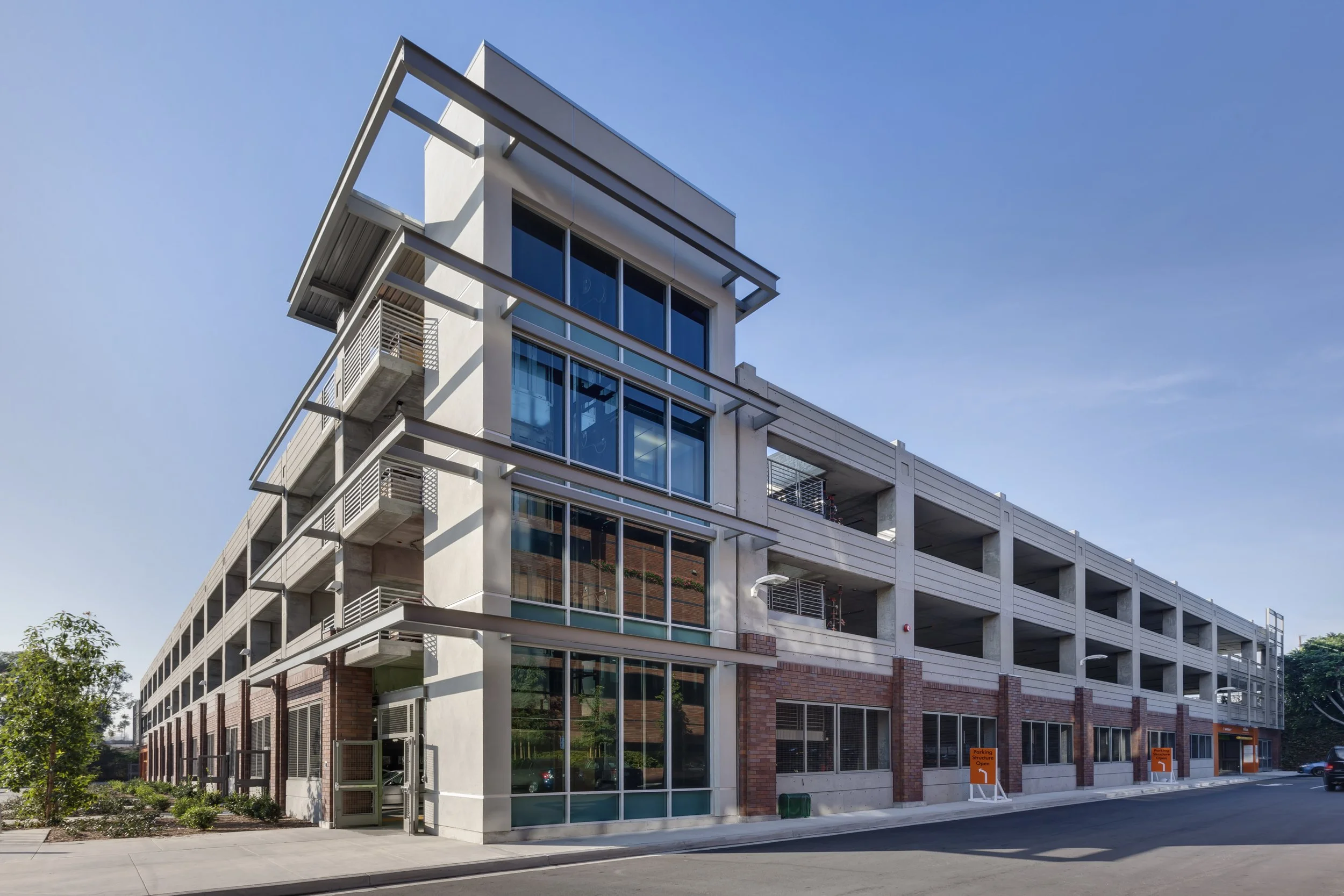 Kaiser Permanente Foothill Parking Structure