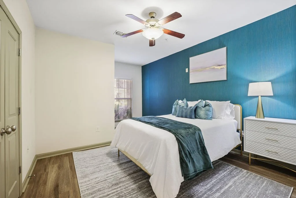 Sumthin SUmthin Properties SHort term rental king size bedroom