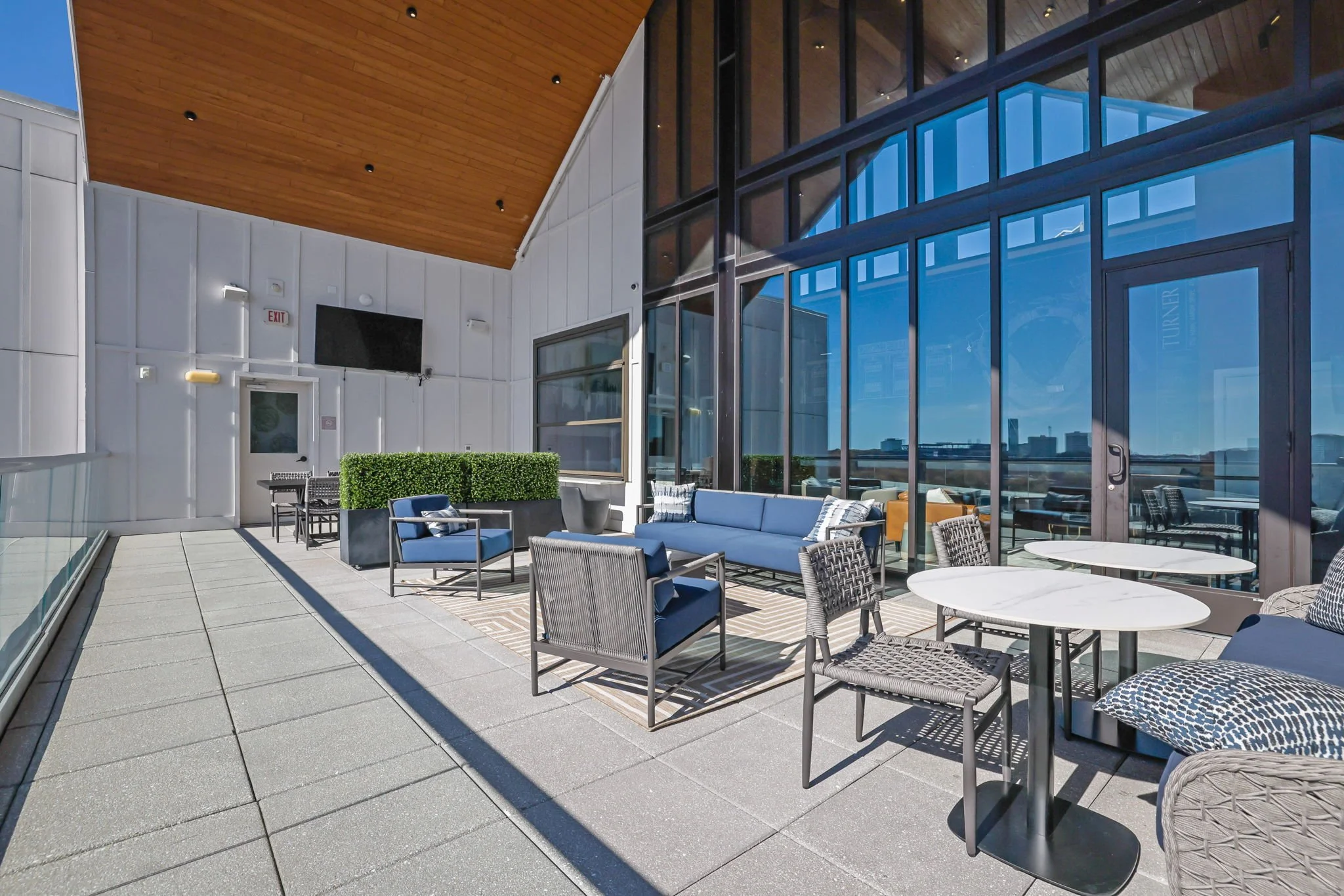 Guest Sky Lounge Indoor Outdoor Area