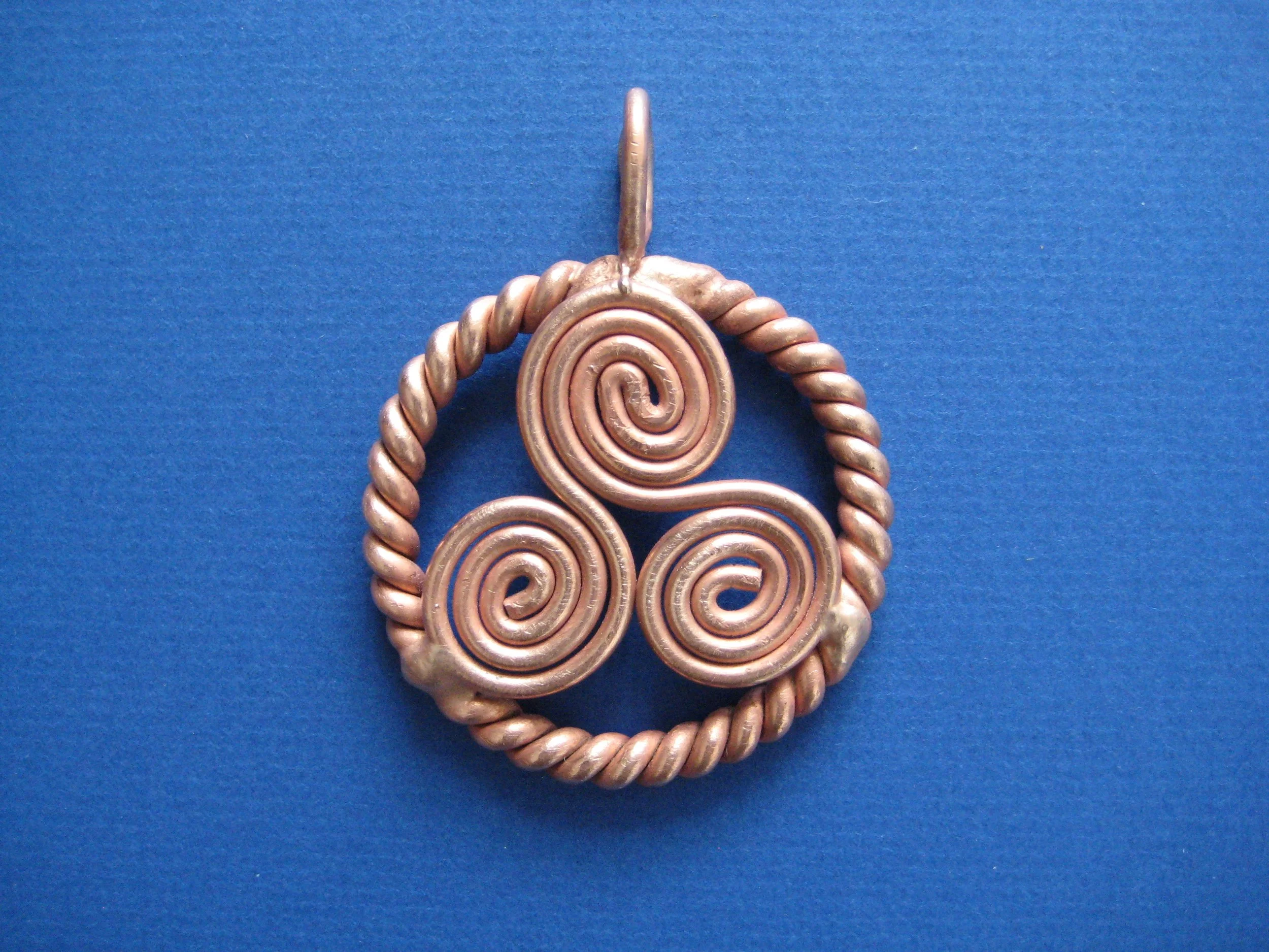 177 MHz | 1/4 Lost Cubit | Triskelion Tensor Ring Pendant
