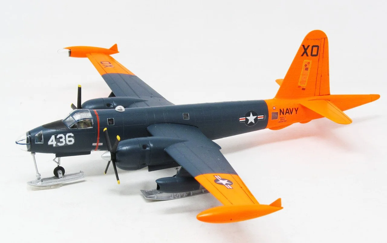 1:104 Lockheed P2V-7 Neptune "Operation Deep Freeze" with Trading Card