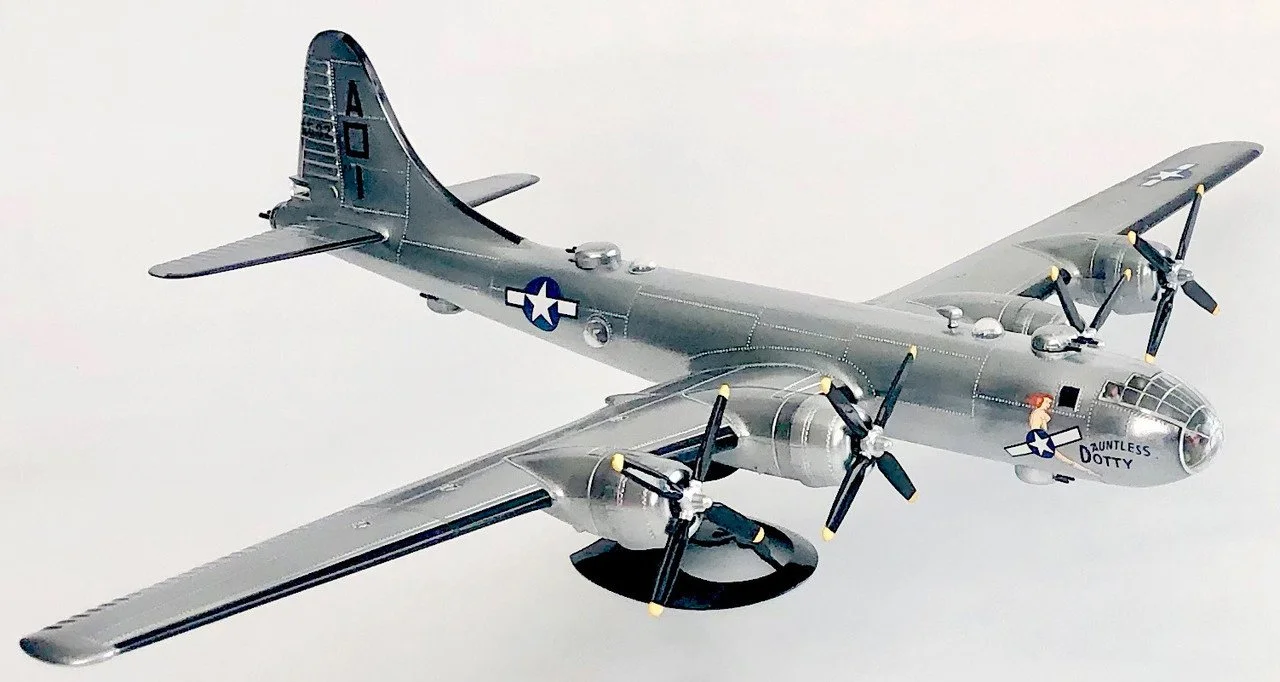1:120 Boeing B-29 Superfortress with Swivel Stand