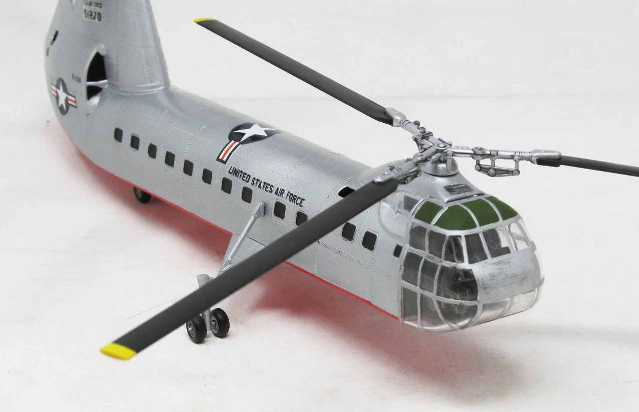 1:96 H-16 Piasecki Transporter Helicopter with Swivel Stand and Trading Card