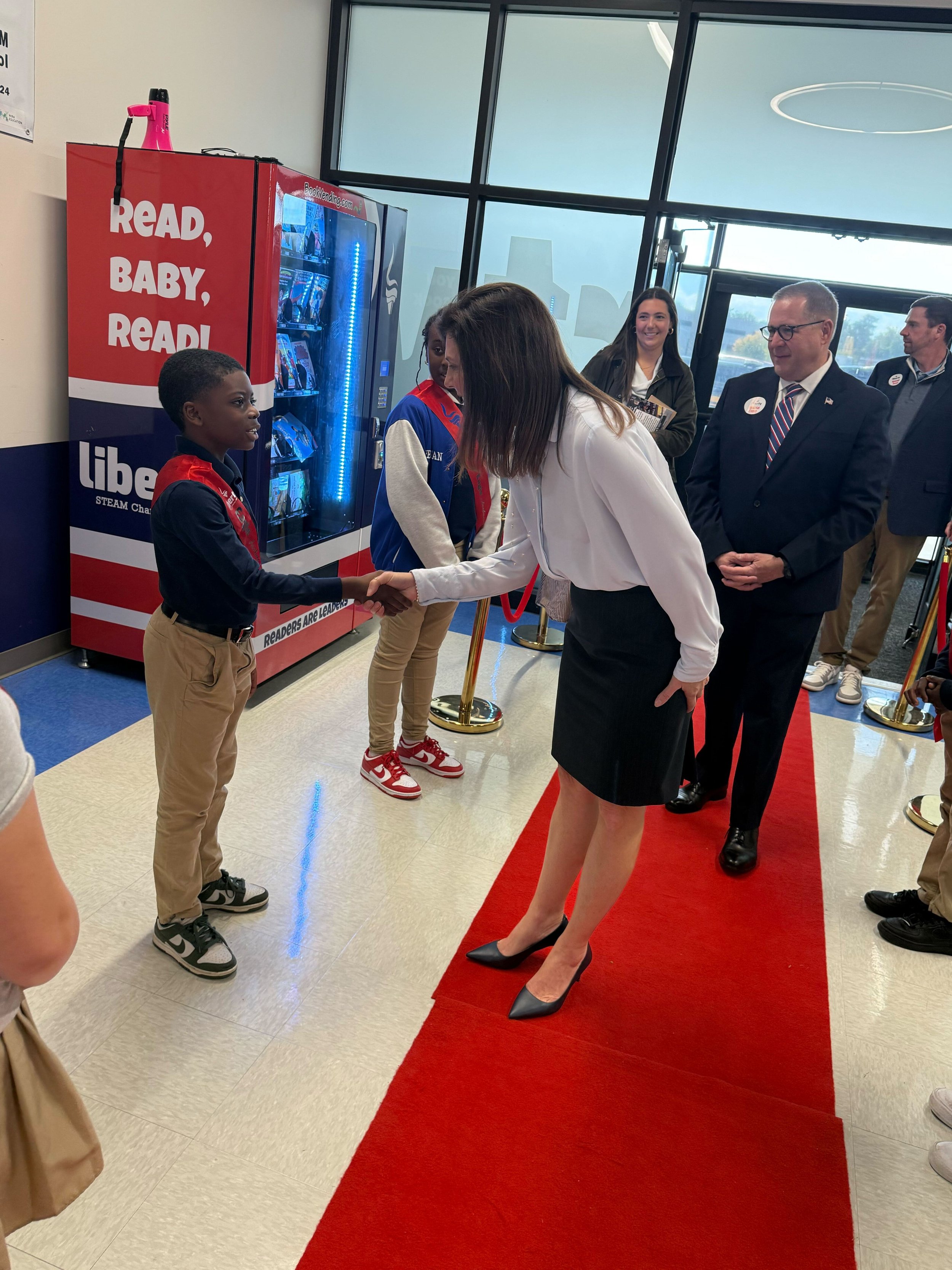 Student Leaders Welcome Special Guests on the Red Carpet