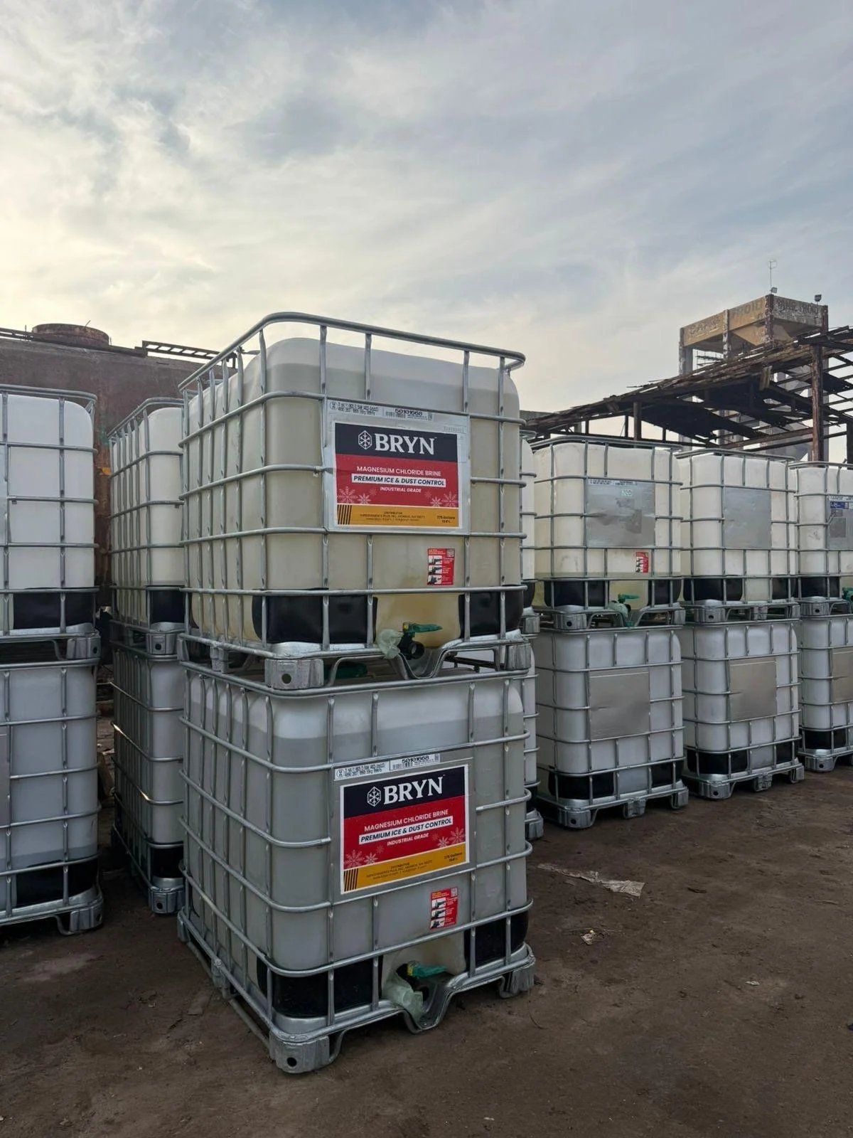 MgCl IBC tanks stacked 2.JPG