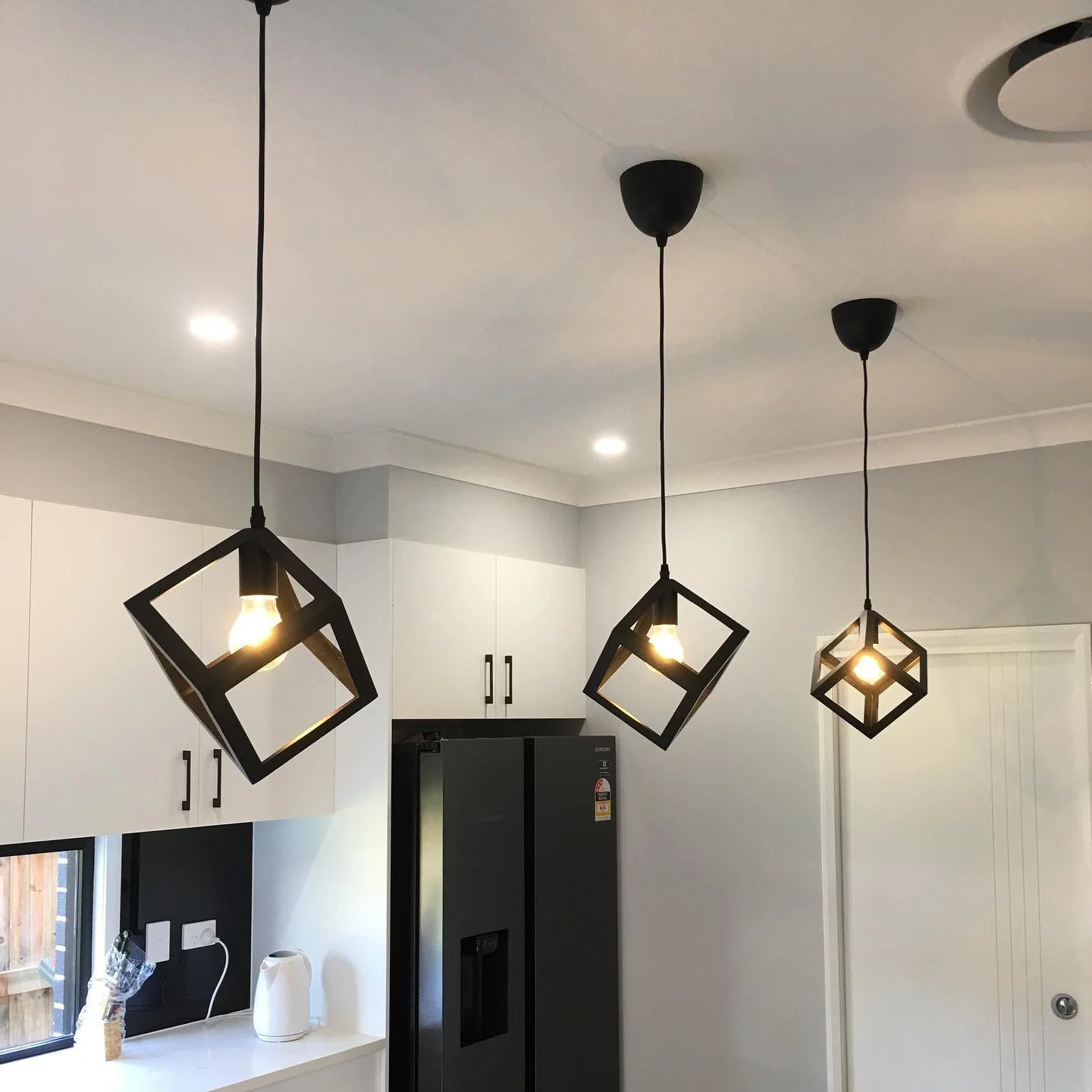 Simple pendant lighting over your kitchen bench can completely change the feel of the room🤩 We love what we do! .
To enquire for some Electrical or Air con work, feel free to comment below, send us a message or call us on 0422163998 🇦🇺 
.
.
.
.
#E