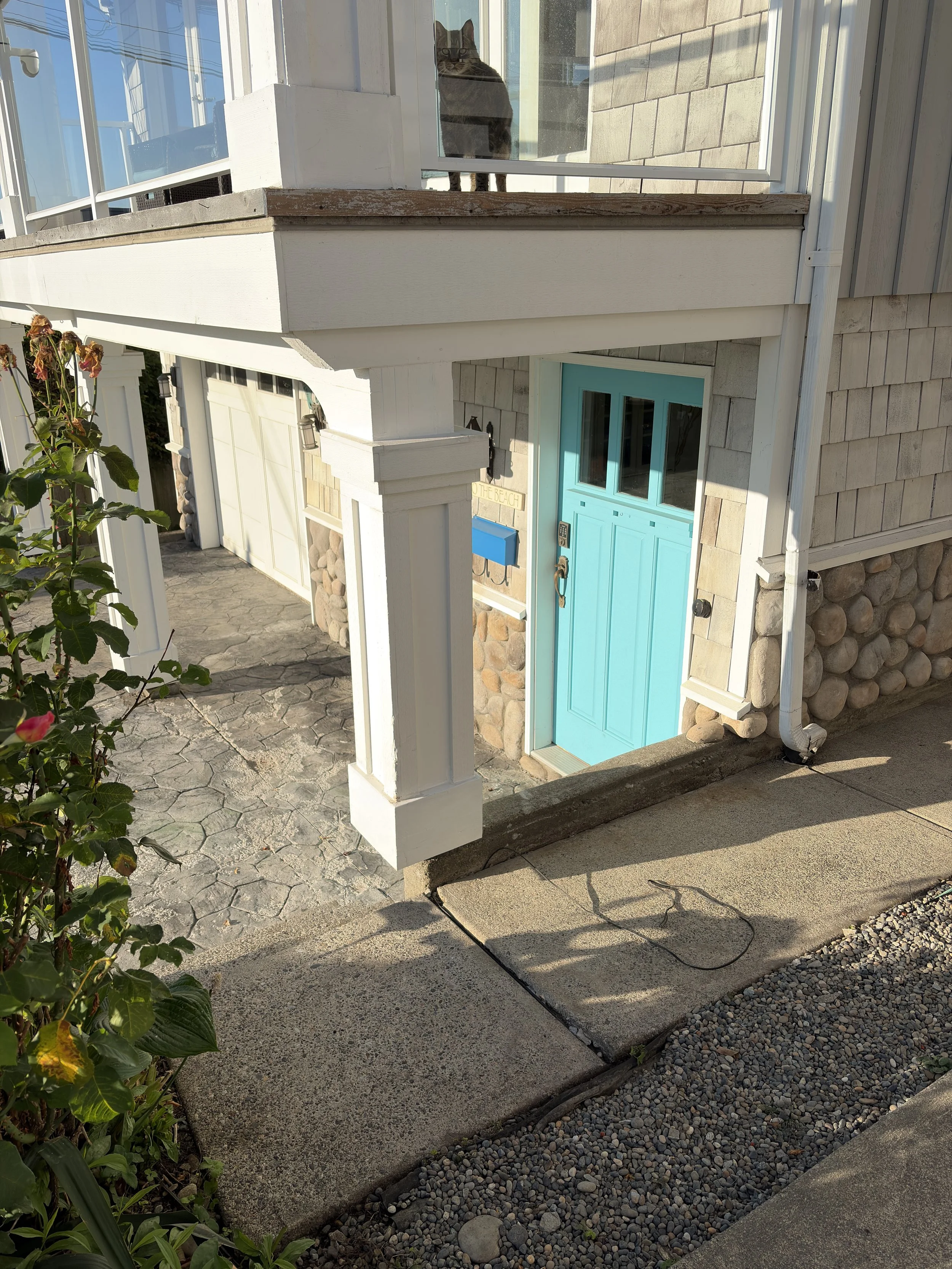 Walkway before rubber resurfacing — View 01
