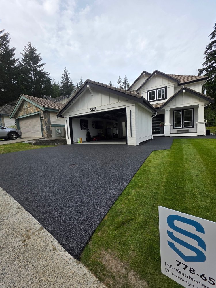 Durable rubber driveway surfacing installed by Safe Step Surfacing