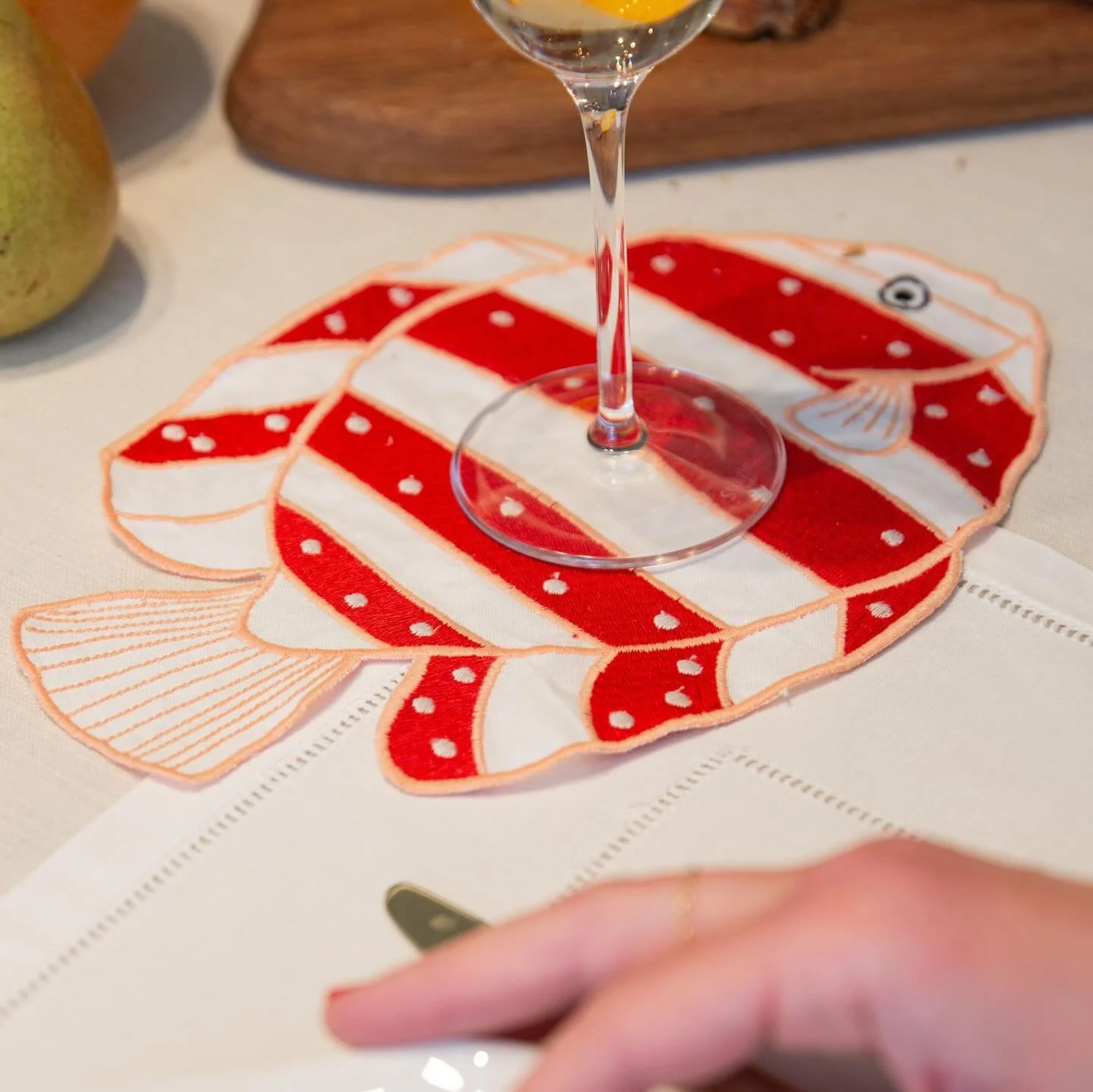 Normal no es una opci&oacute;n 🐟
Piezas curadas para mesas y momentos que se sienten. 
Coasters y/o servilletas cockteleras #casaromelia 
🛒 Link en Bio