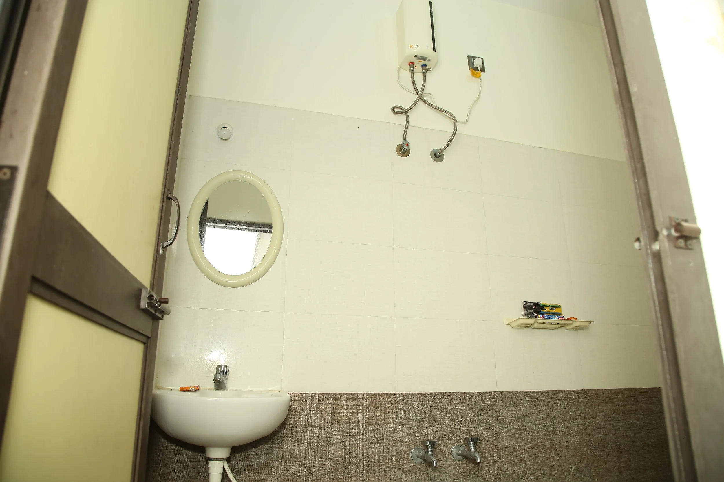 Guest room — Bathroom