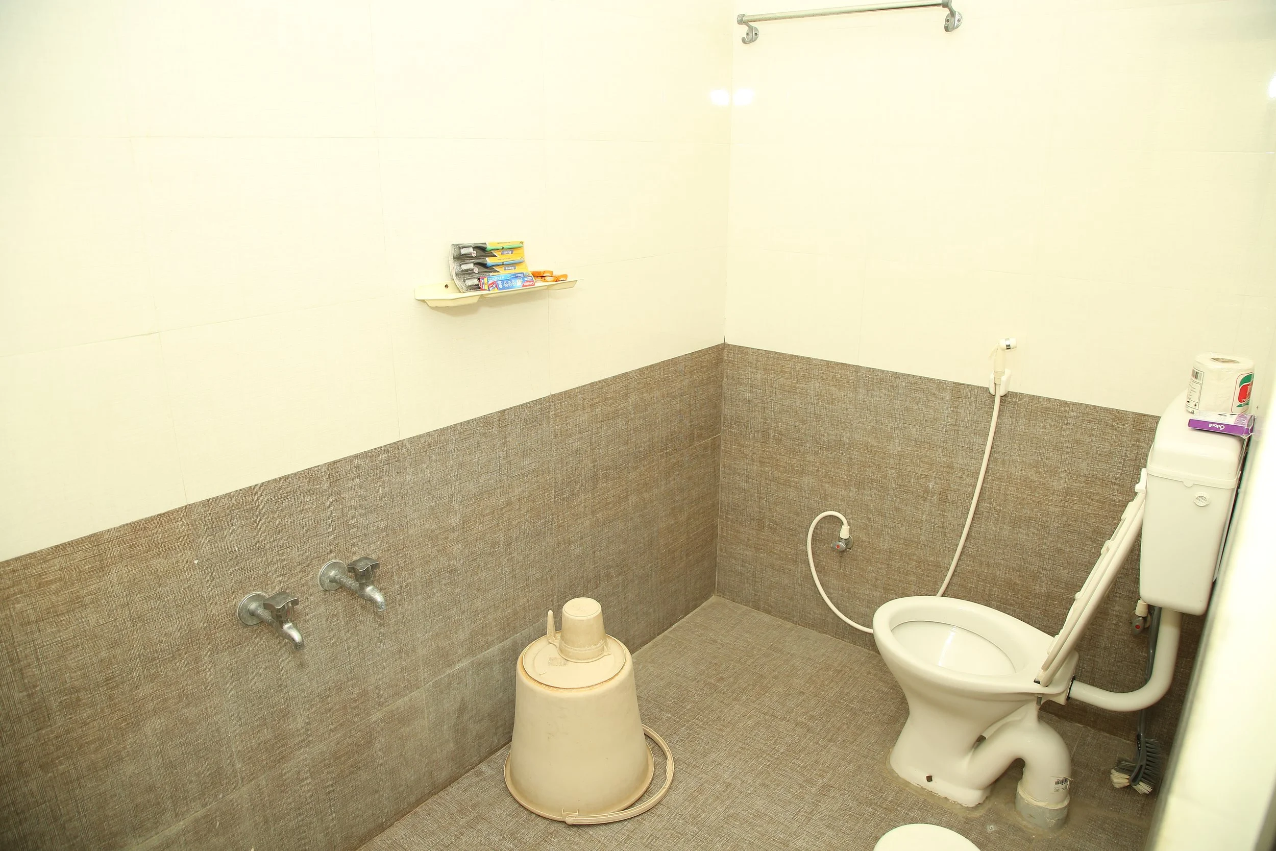 Guest room — Bathroom