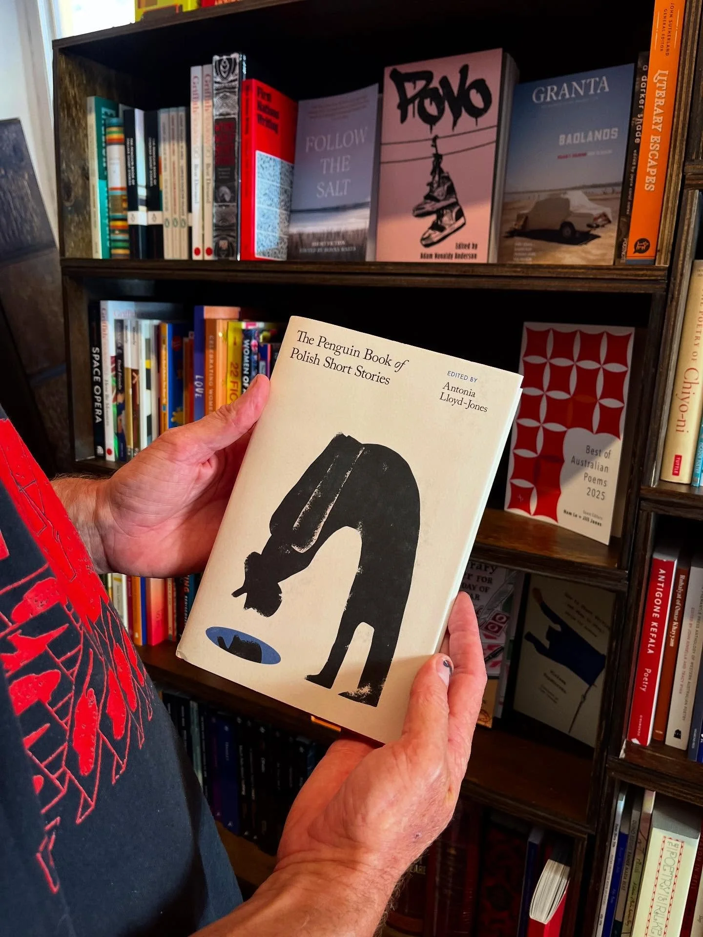 The Most Handsome Book of 2025 goes to The Penguin Book of Polish Short Stories (@penguinbooksaus). Edited by Antonia Lloyd-Jones, the collection includes many authors who have never been translated into English before. Beautiful on the outside and j