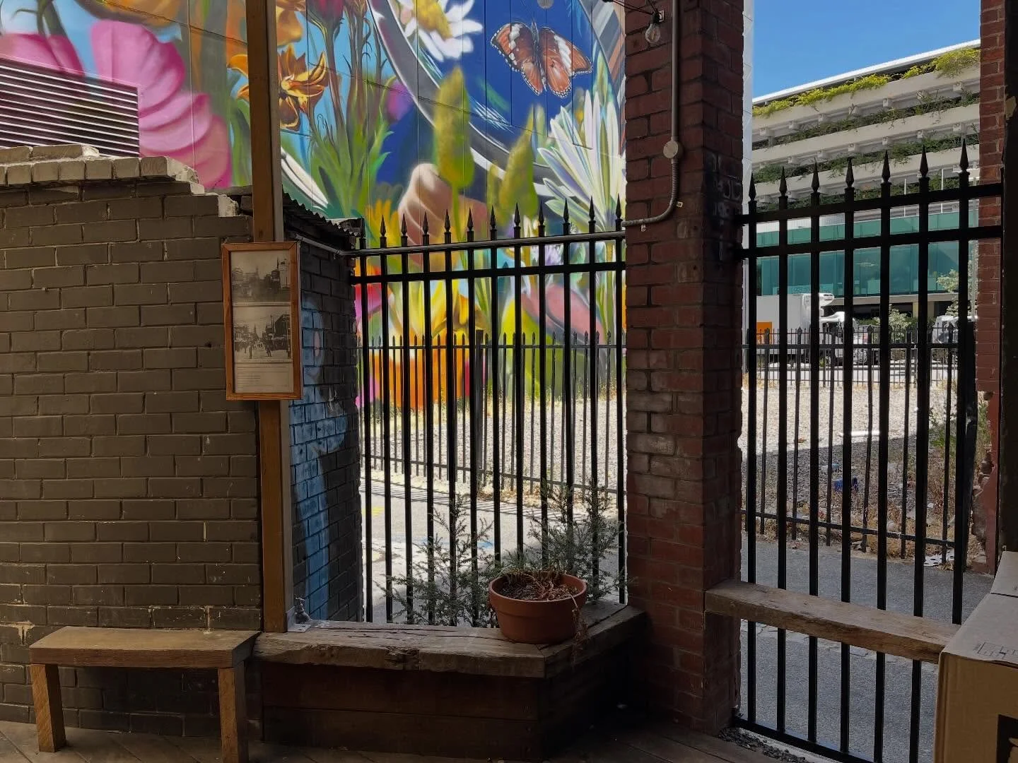 **CAFE SPACE OPPORTUNITY**

Pigface is ready to start leasing the small cafe space out the back (formally Toastface Grillah). 

For more information and expressions of interest please email: alan@pigfacebookstore.com.au