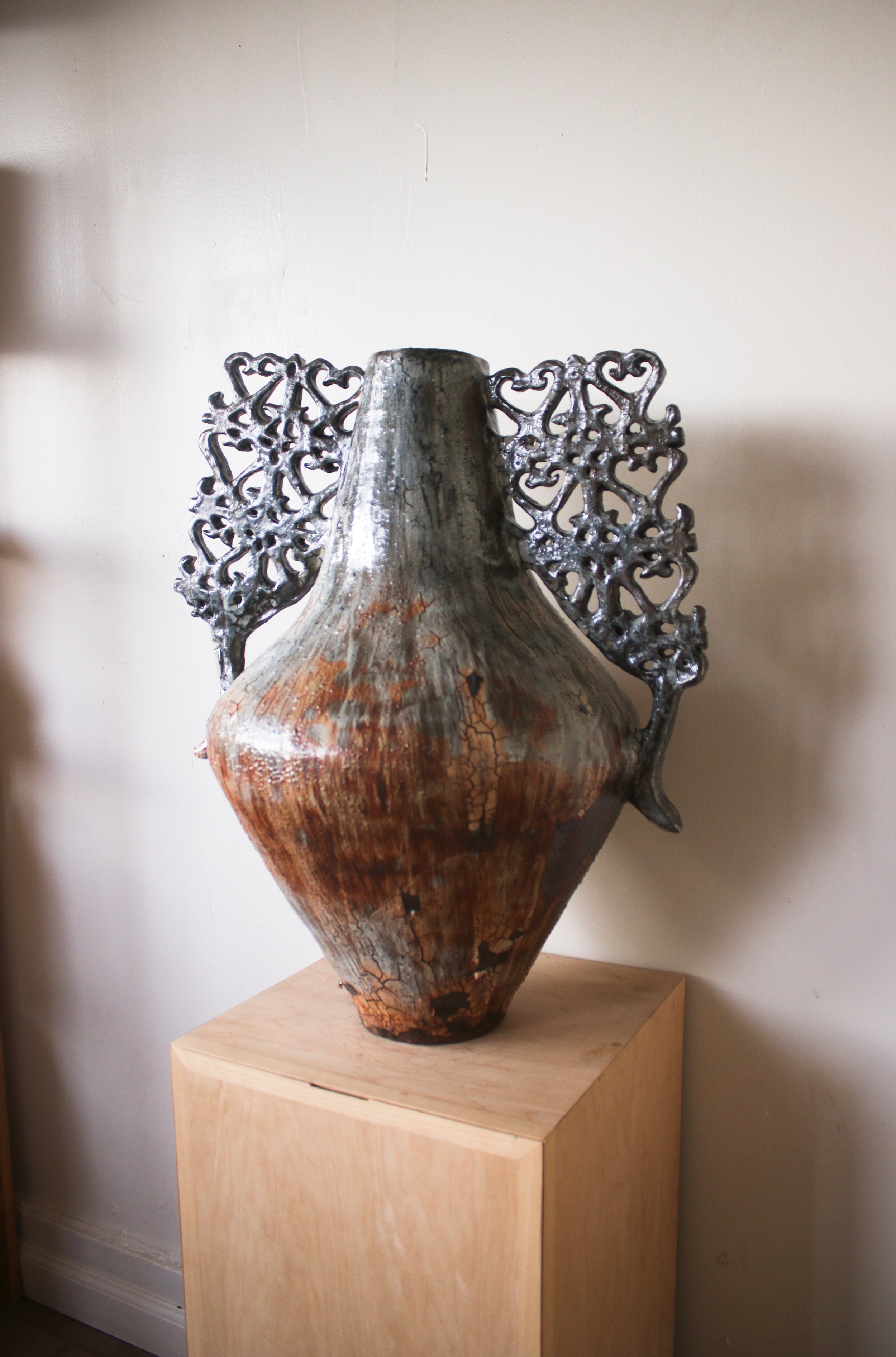 gate vase