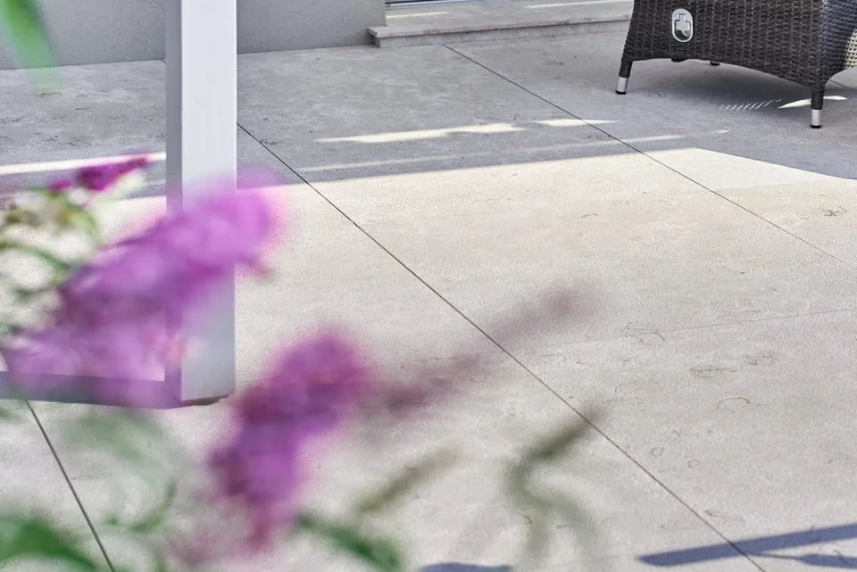 Kalkstein Kanfanar im Aussenbereich.