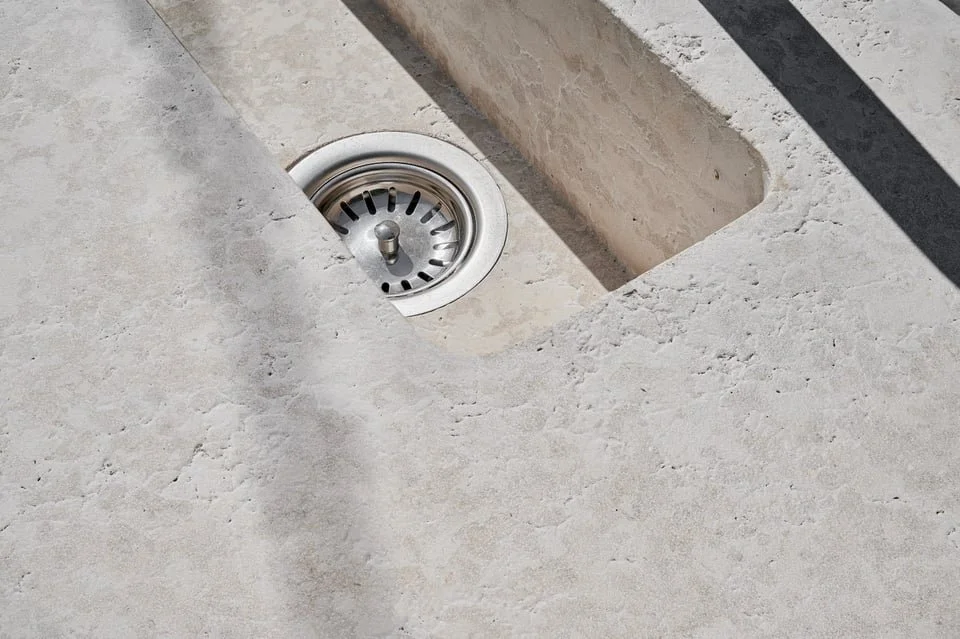 Outdoor-Küche aus dem Natustein Kanfanar.