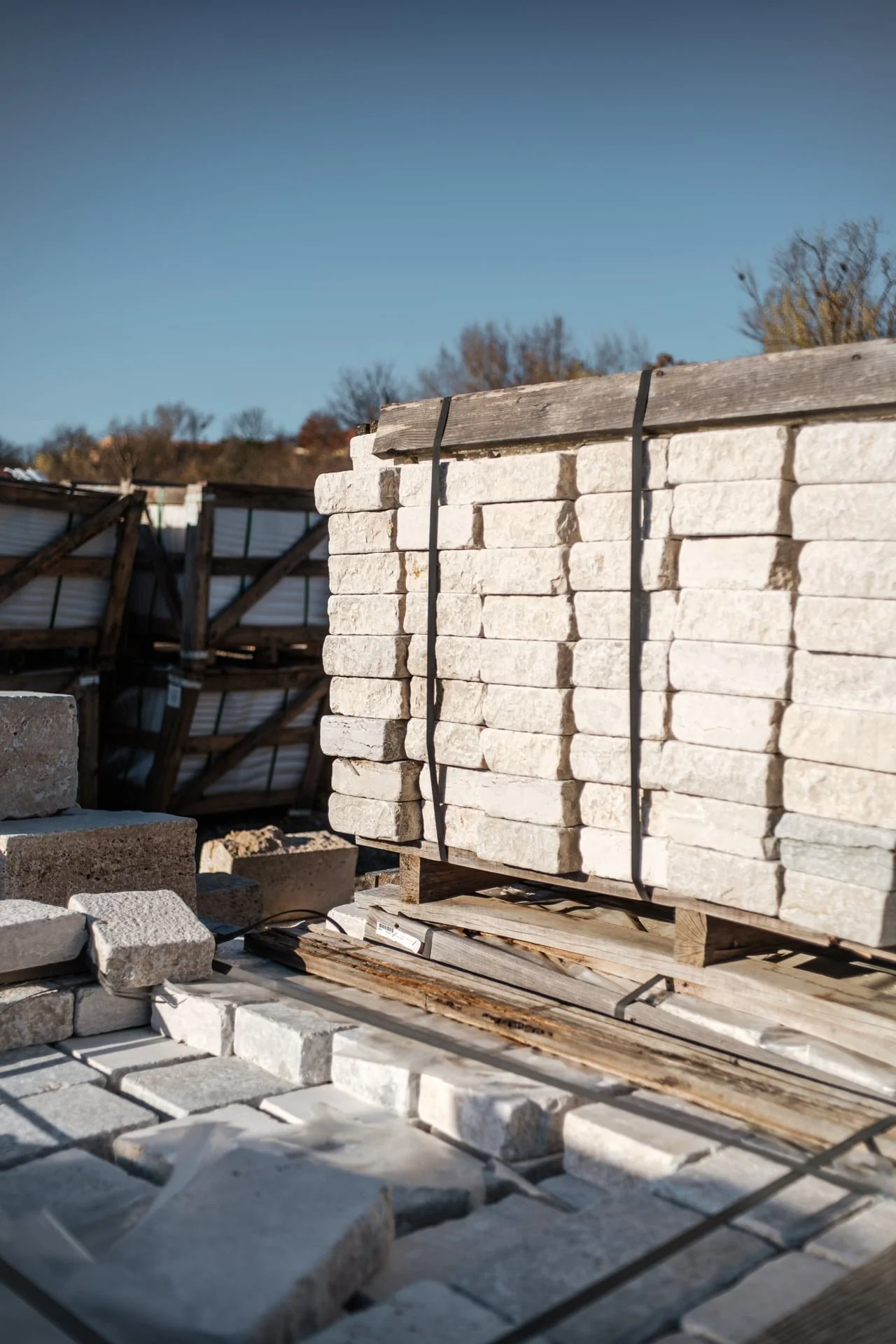 Kanfanar Naturstein in unserem Lager in Hollabrunn.