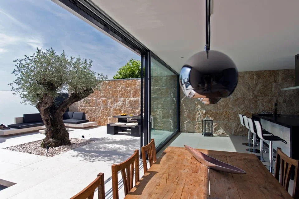 Kalkstein Kanfanar im Aussenbereich.