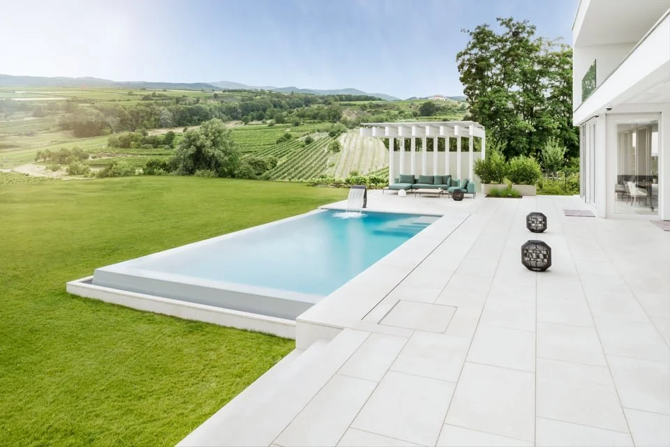 Kalkstein Kanfanar im Aussenbereich.