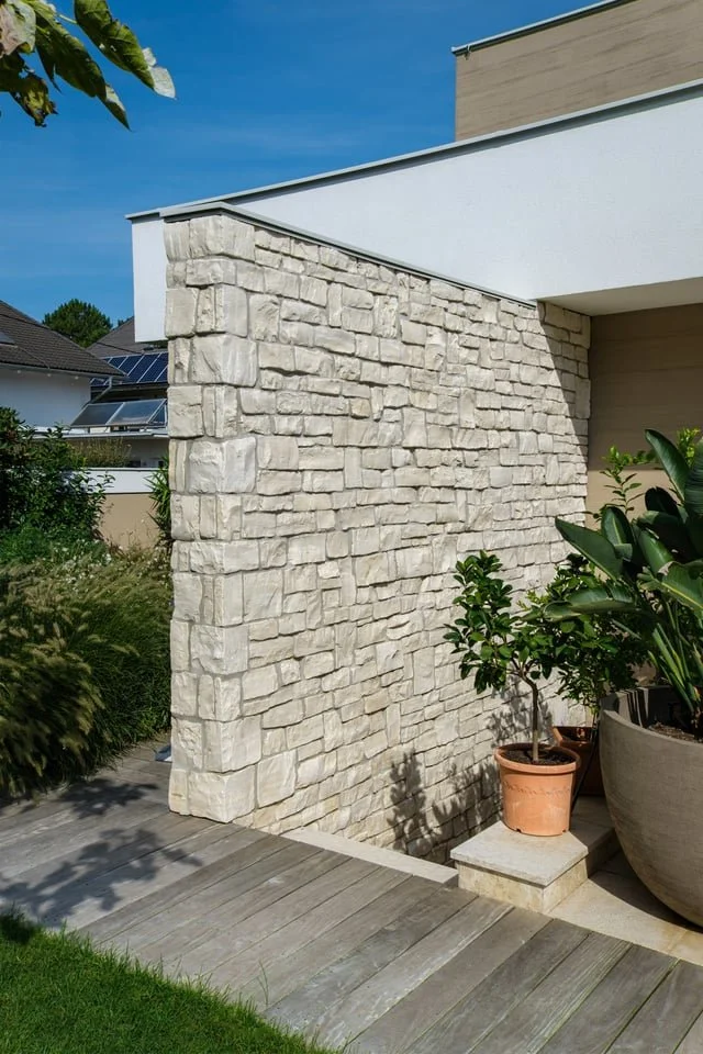 Wandverblender, Mauersteine und Fassadenbekleidung aus Kanfanar.