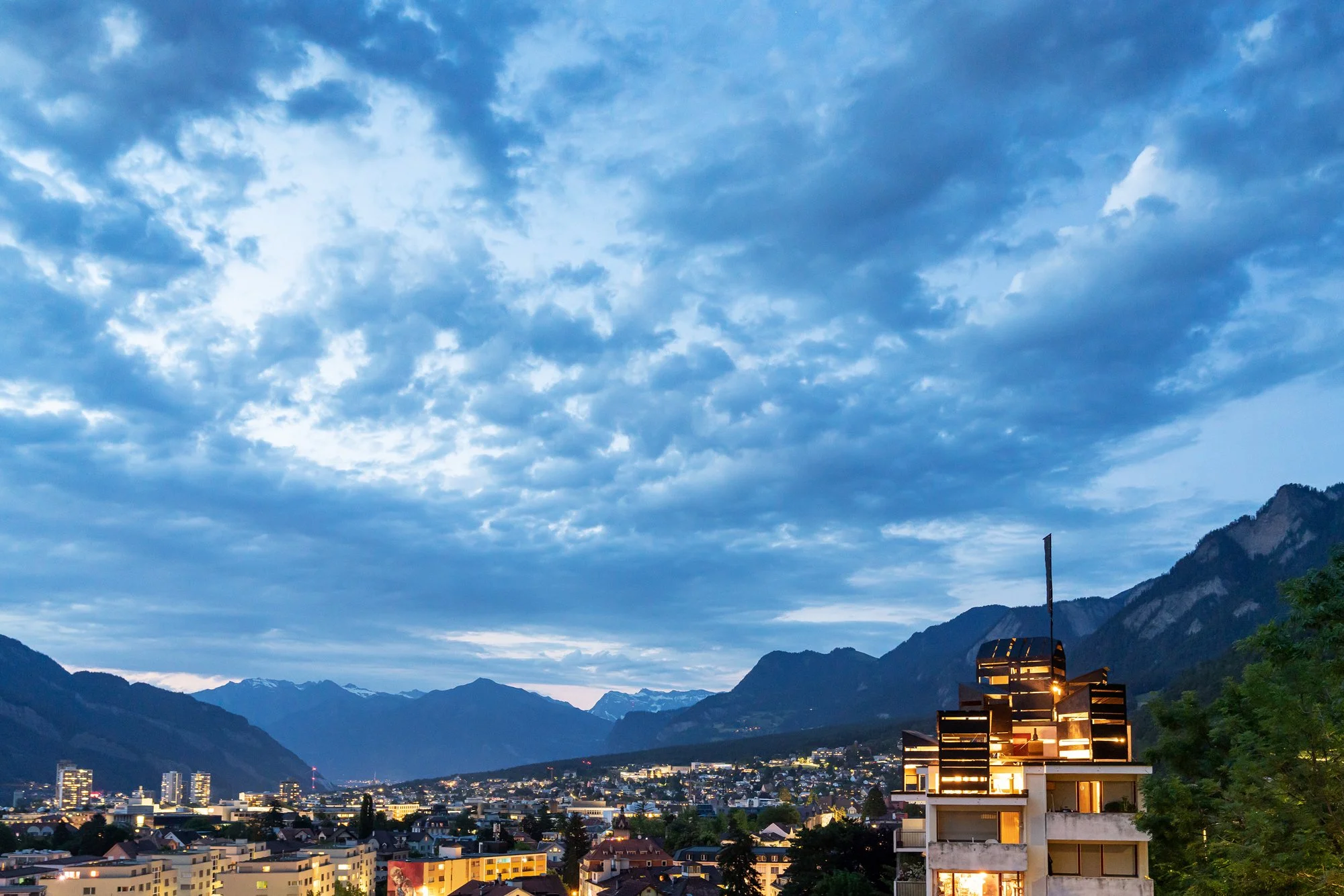 HORST, 2021. Florian Bach, Installation auf dem Dach Seilbahnweg 15, 7000 Chur. Bild: © CLUS AG