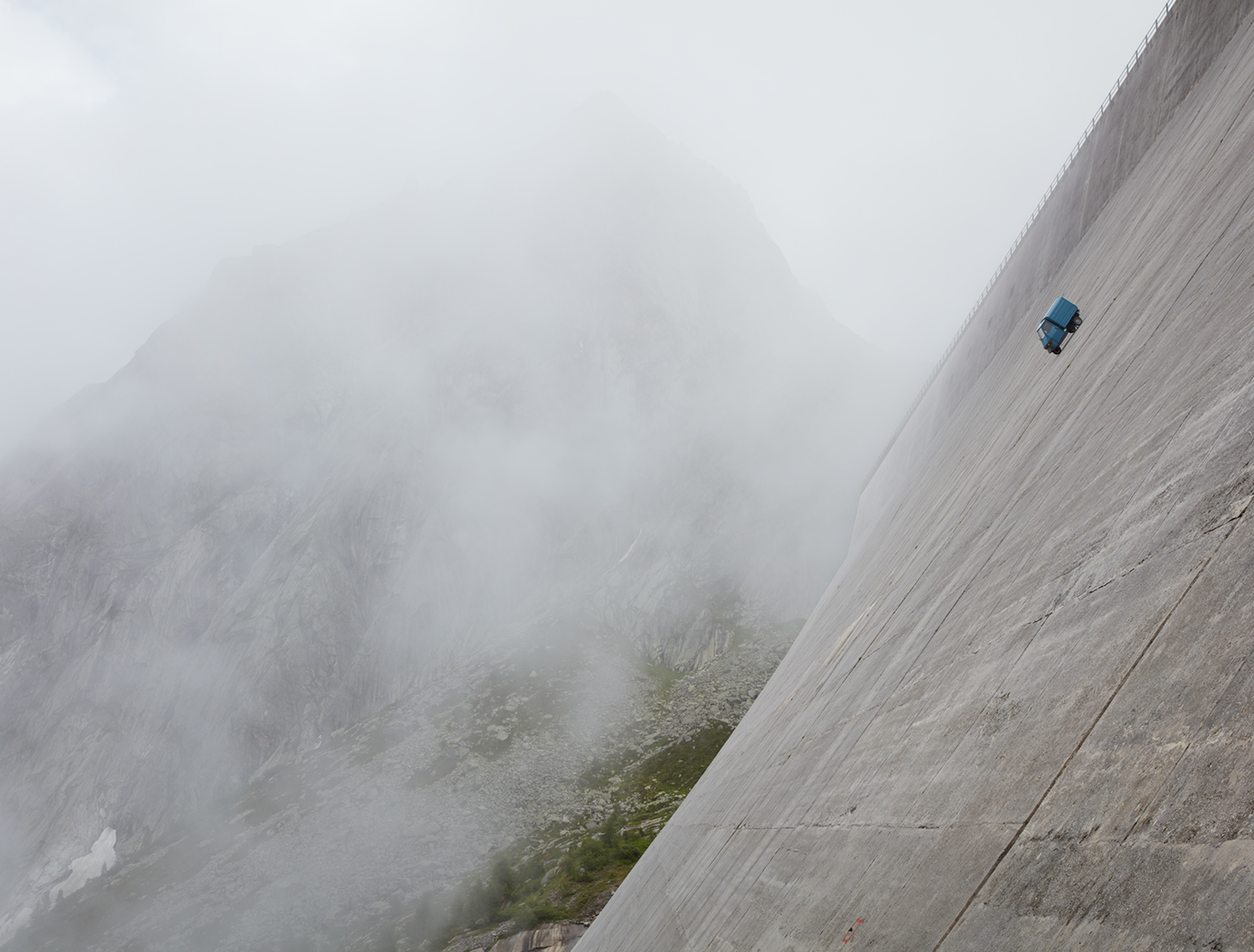 Arte Albina 2017, Roman Signer, «Piaggio an der Mauer», 2017, Installation. Bild © Ralph Feiner