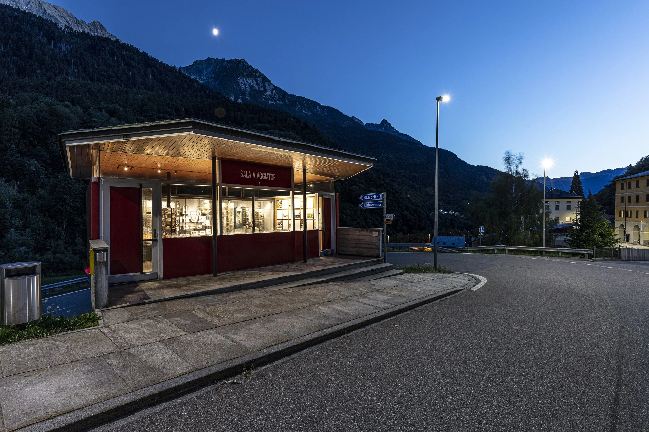 Sala Viaggiatori, Max. 5 Grussworte. Das Postkartenbergell , 2022, © Bild: Andrea Badrutt