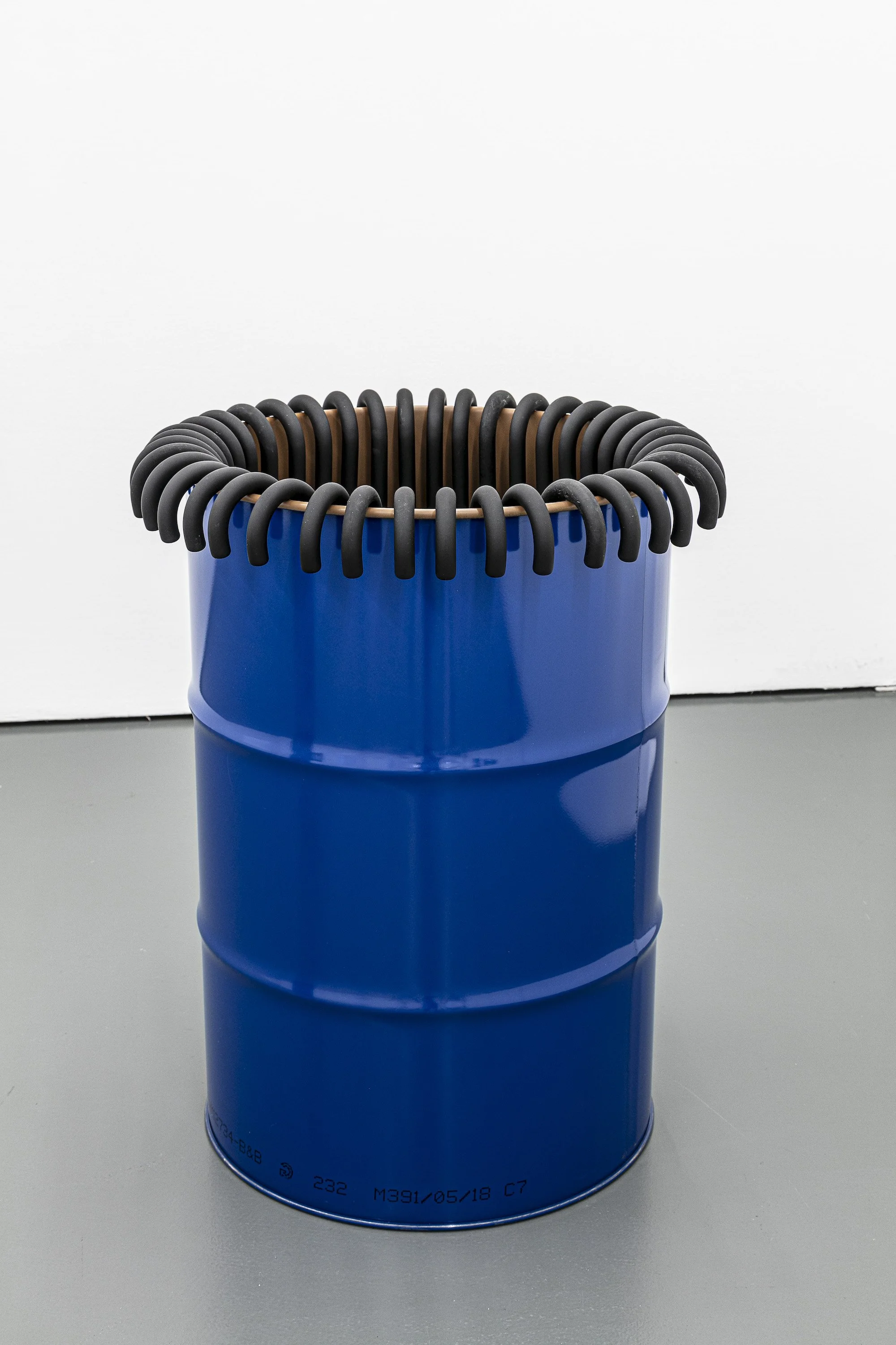 Roman Signer, Regenschirme, 2013