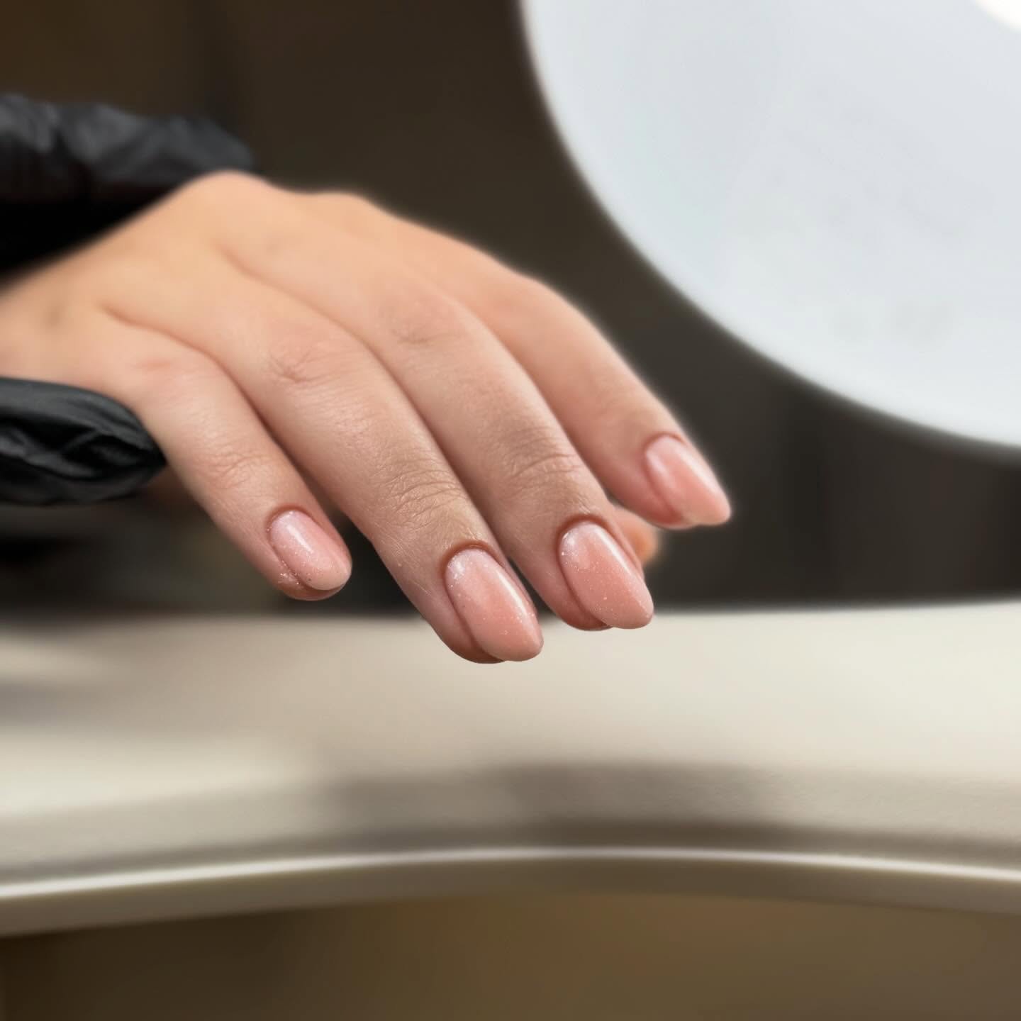 Een subtiele sparkle voor de perfecte najaarsglow ✨

💅🏼: Bliss Sugar van TheGELExpert

De feestdagen komen eraan&hellip; tijd om je nagels te laten shinen!
🗓️ Plan nu je afspraak en verzeker jezelf van een plekje 🤎

#biab #biabglitter #nagelstyli