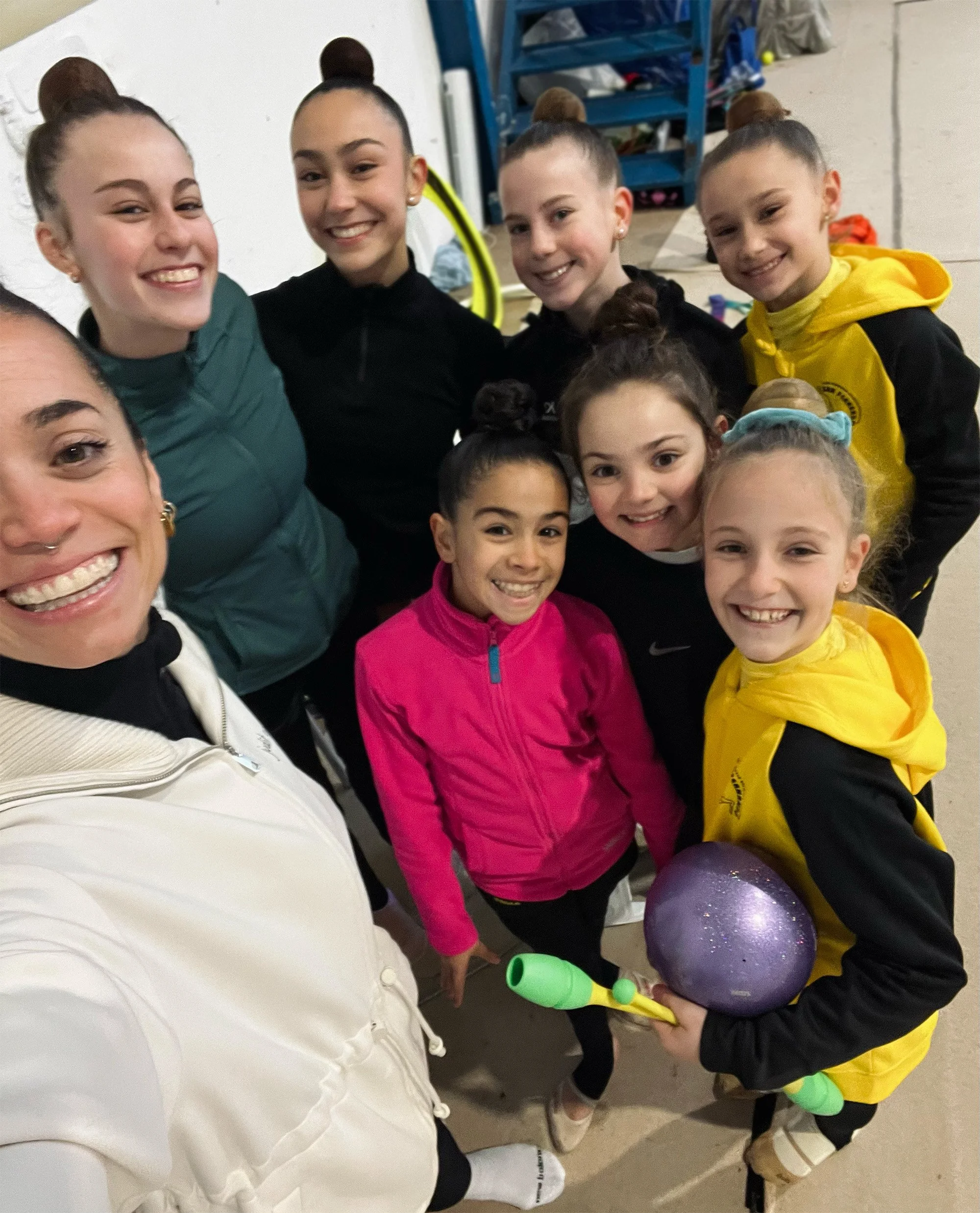 Selfie de grupo en masterclass de tecnica de ballet para el giro penche