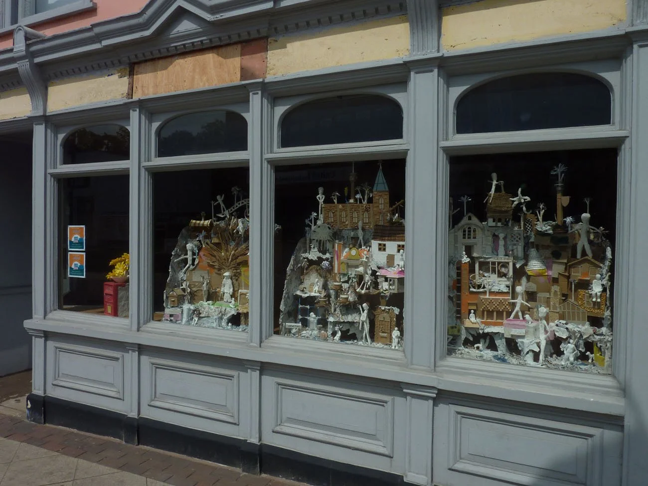 Presepe, card, clay, plaster, found objects,  100 x 500 x 35cm