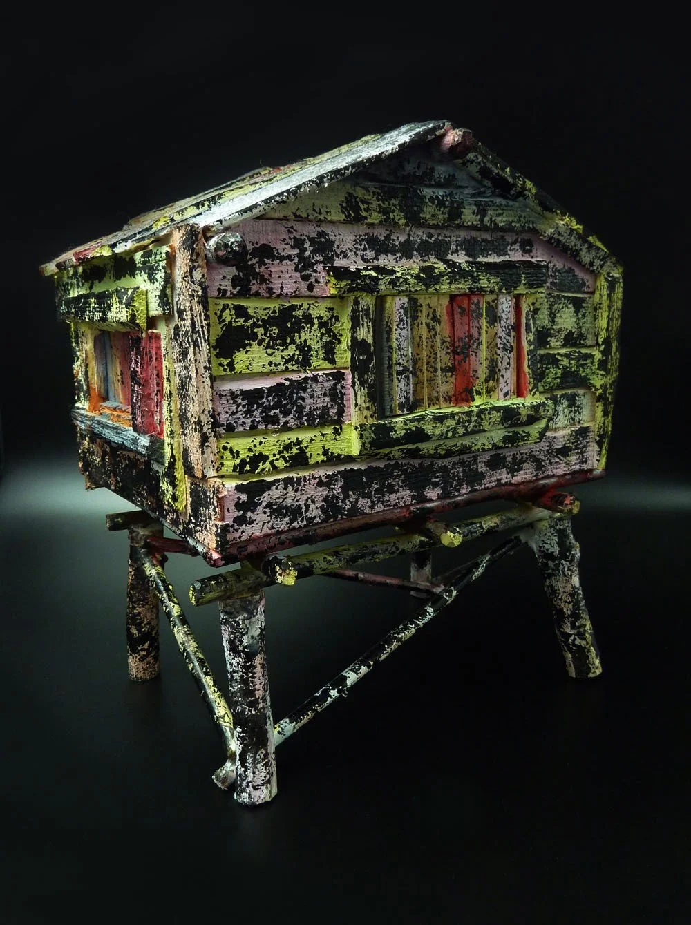 Cache, wood, found objects, 25 x 20 x 20cm