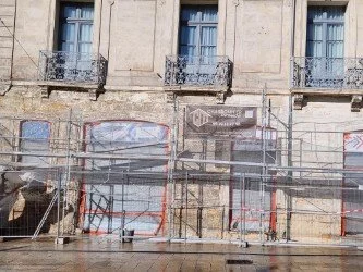 Restauration façade classée monuments historiques avec enduit à la chaux et badigeon