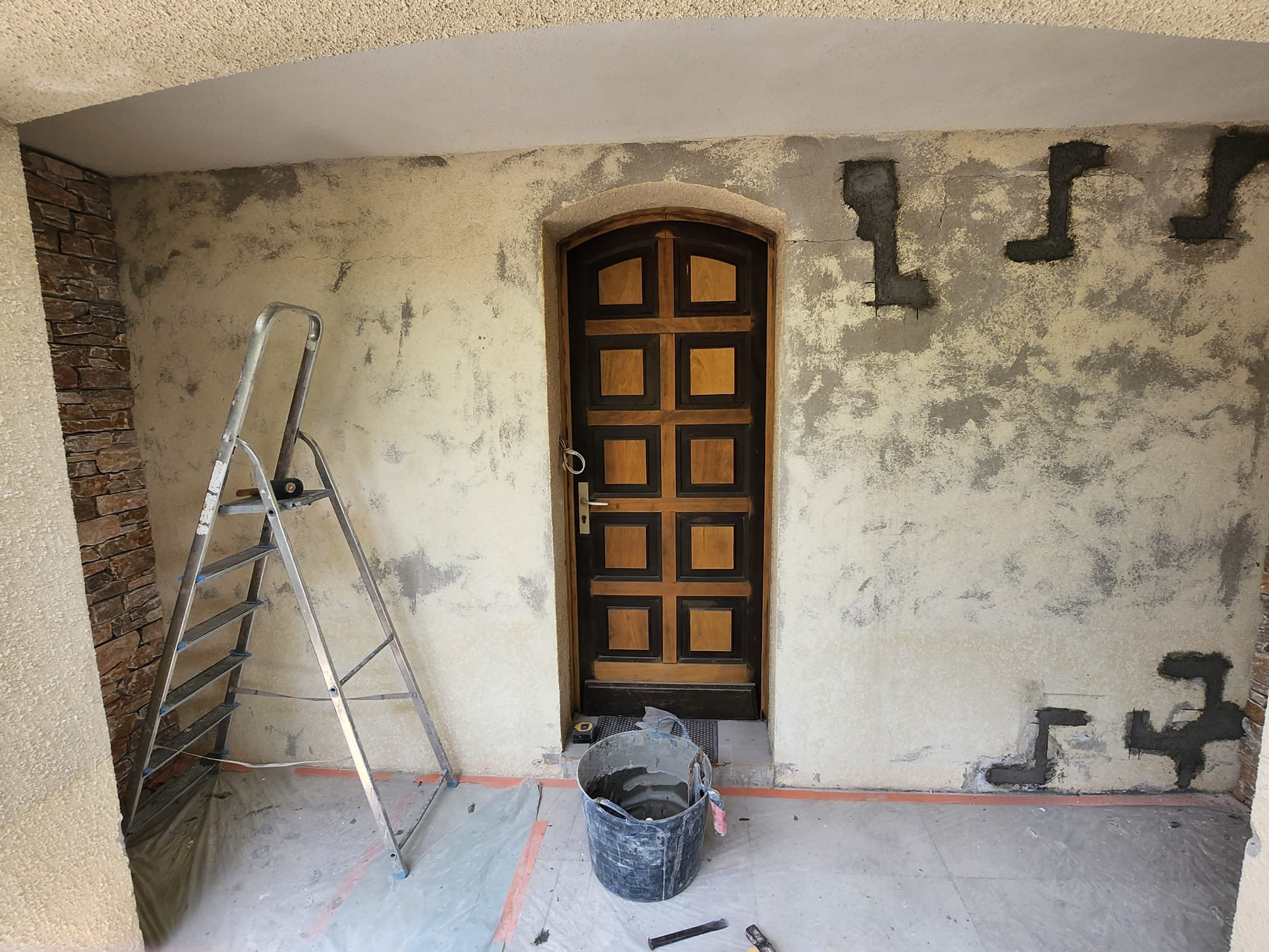 Pose de pierre de parement