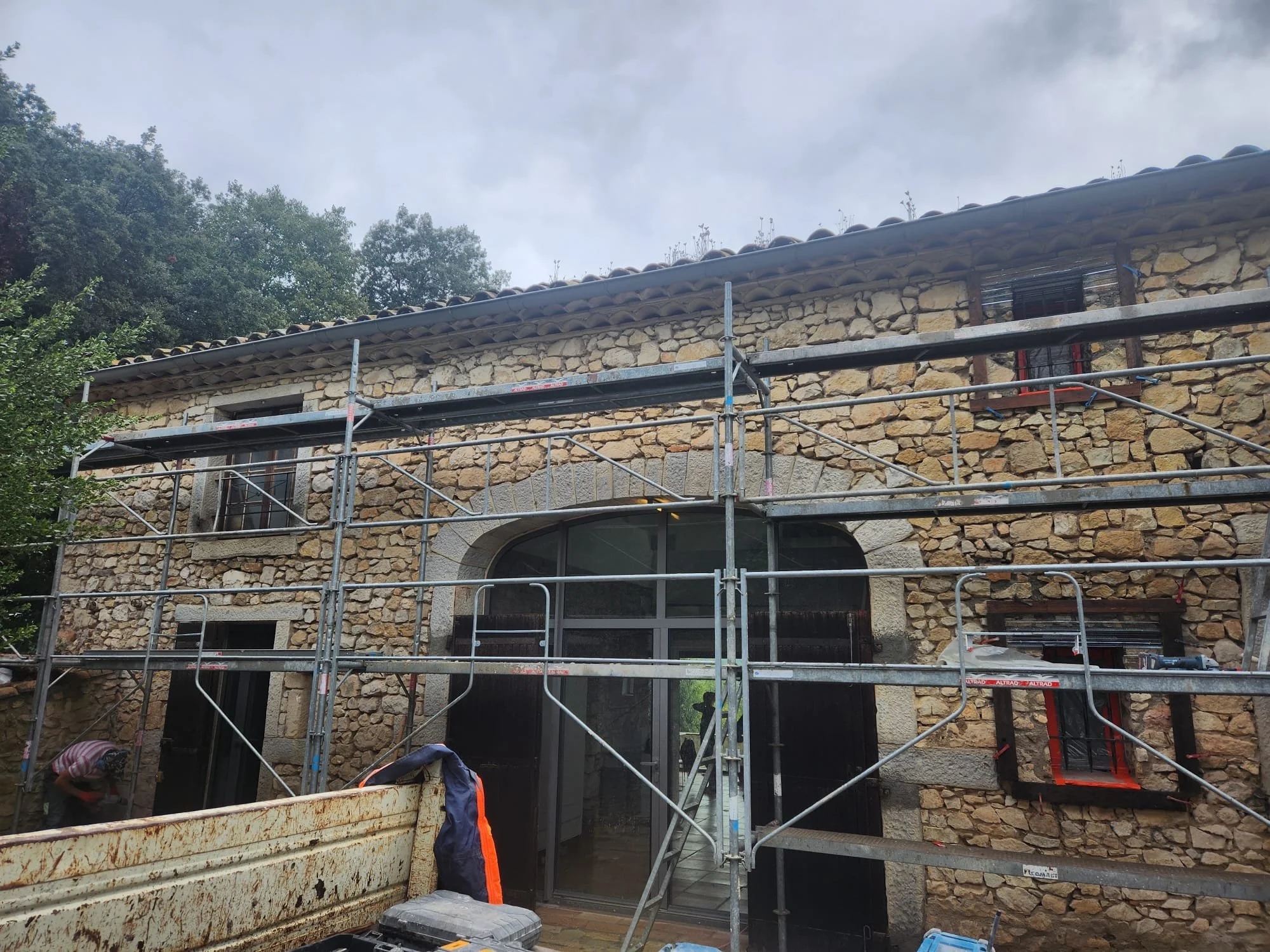 Rejointoiement mur en pierre à la chaux