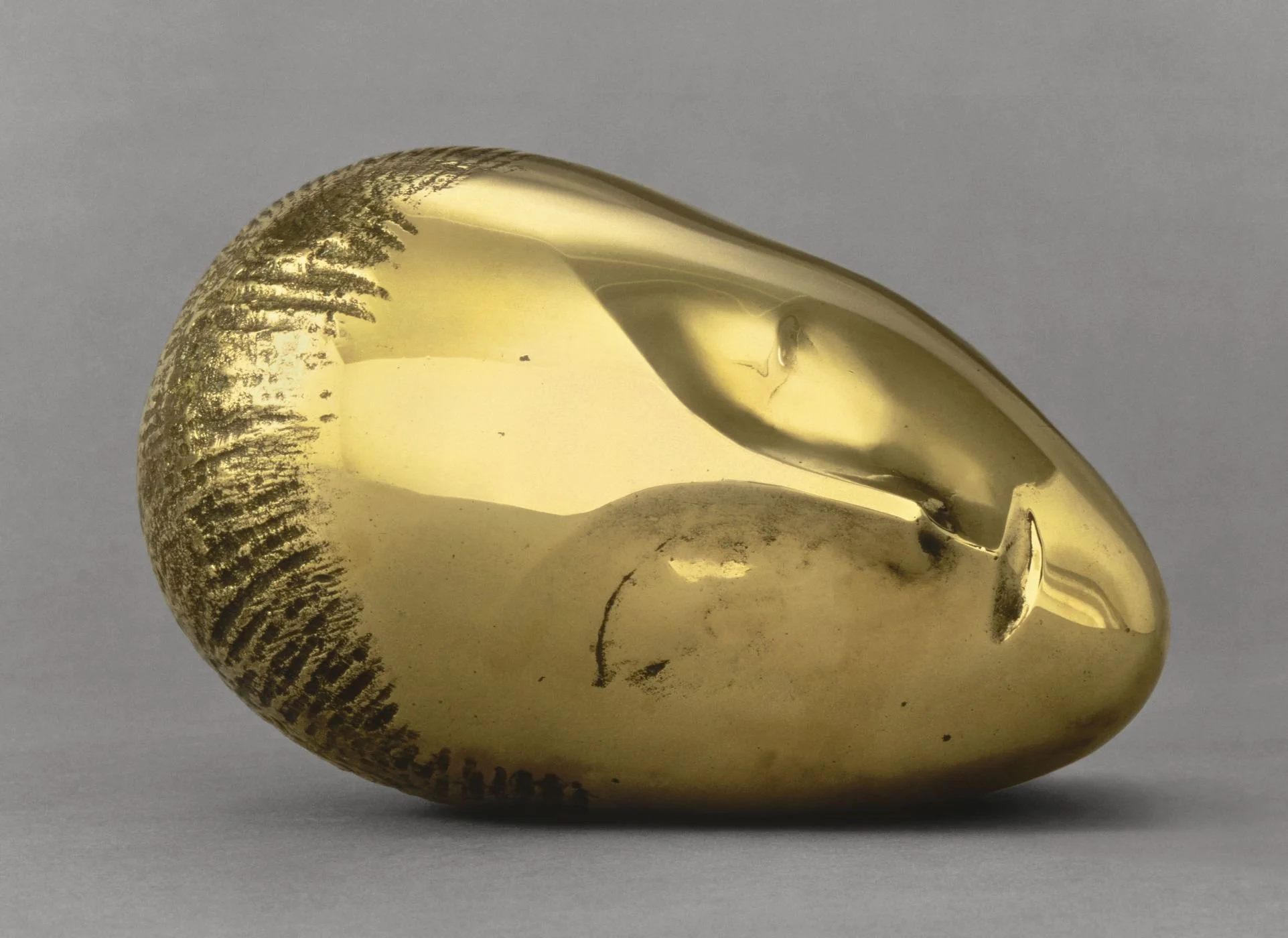 Johanna Gonnord Avocat Droit du travail Art Droit immobilité salarié, employeur, locataire, propriétaire Description : Pierre précieuse en forme d'ovale avec une surface lisse et translucide, couleur or, reflet de lumière sur sa surface