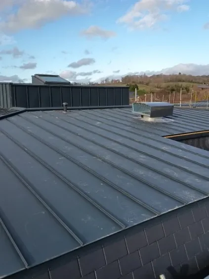 couverture-zinc-joint-debout-batiment-collectif-rouen.webp
