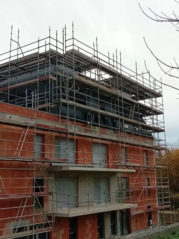 chantier-couverture-batiment-collectif-echafaudage-76.webp